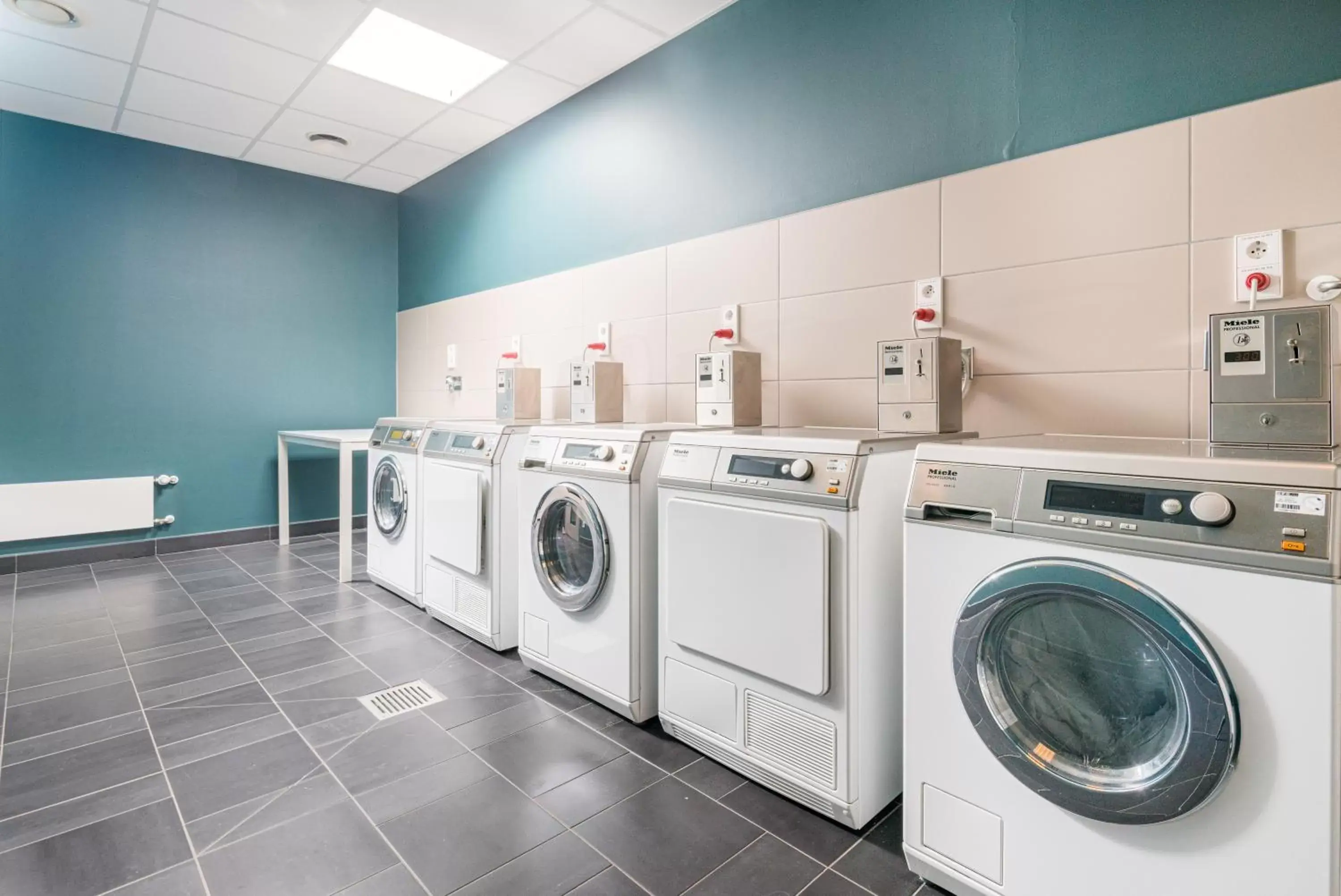 washing machine, Kitchen/Kitchenette in Best Western Hotel Airport Frankfurt