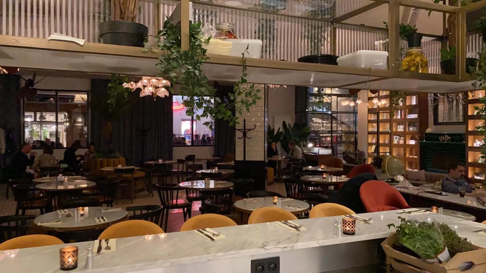 Restaurant/places to eat in Craves