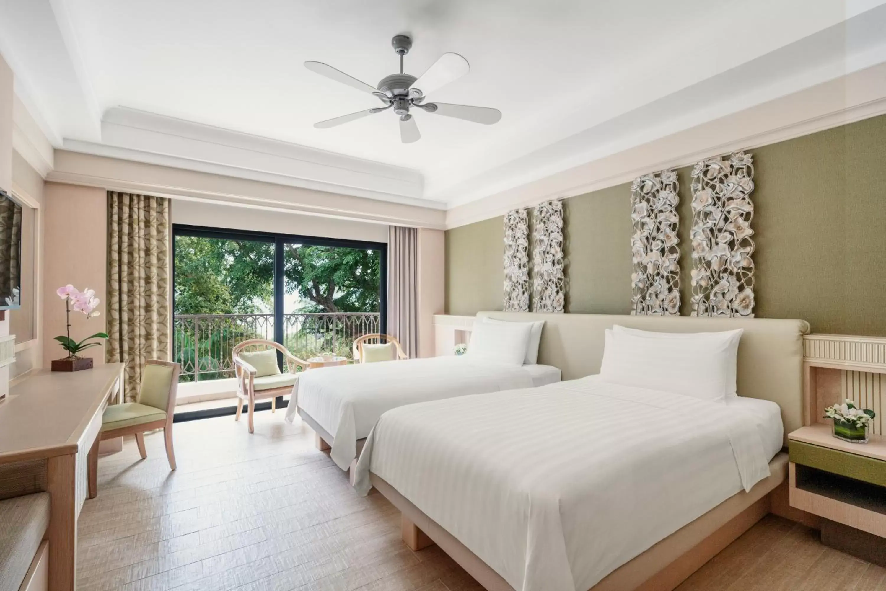 Bed in Shangri-La Rasa Sentosa, Singapore