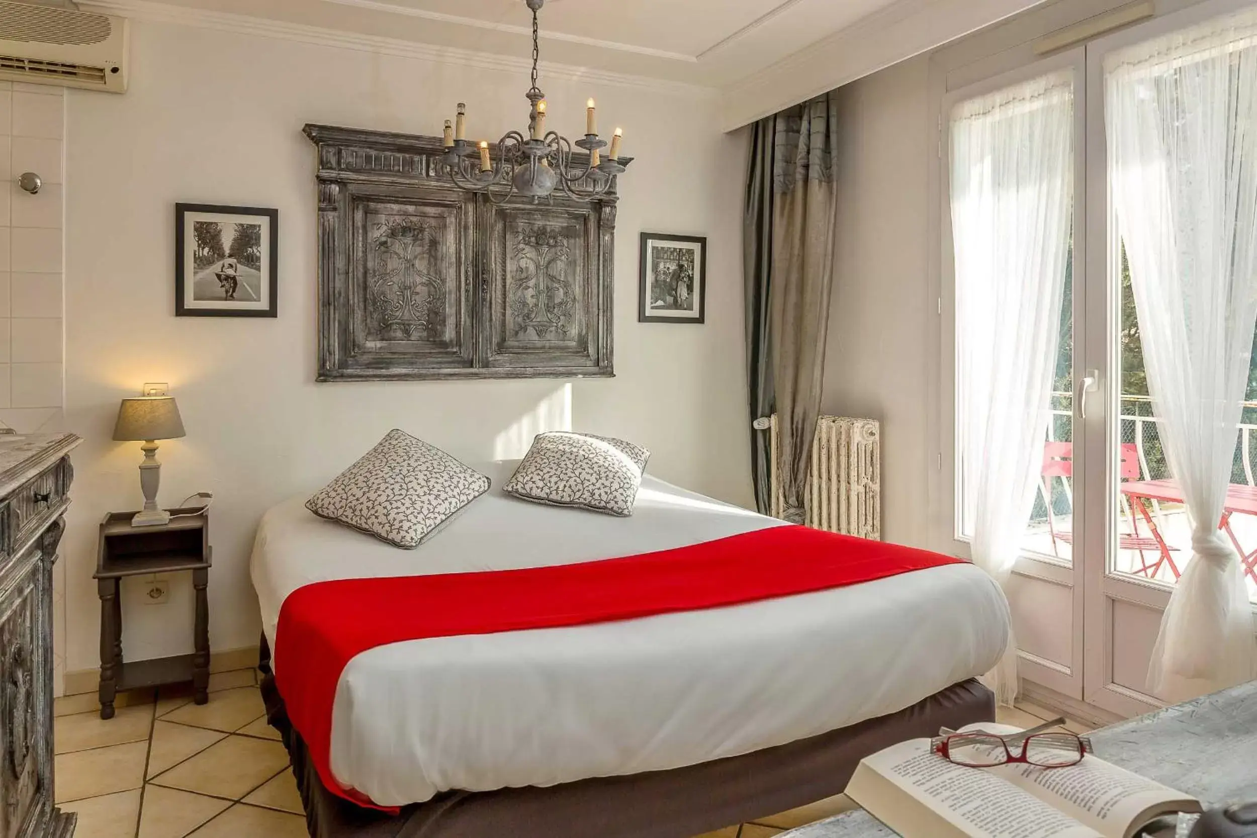 Bed in The Originals Boutique, Clair Hôtel, Martigues (Inter-Hotel)