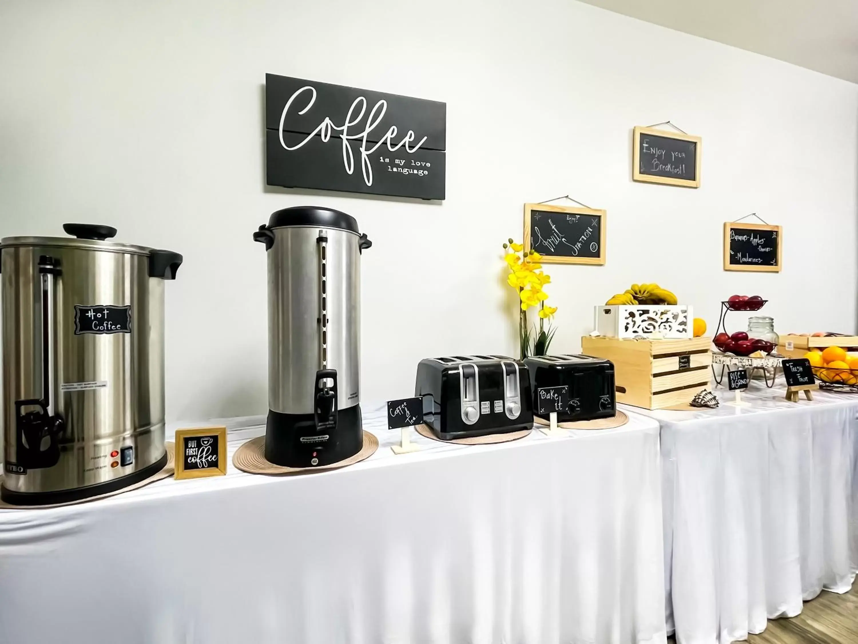 Coffee/tea facilities, Kitchen/Kitchenette in Hollywood Beach Hotels