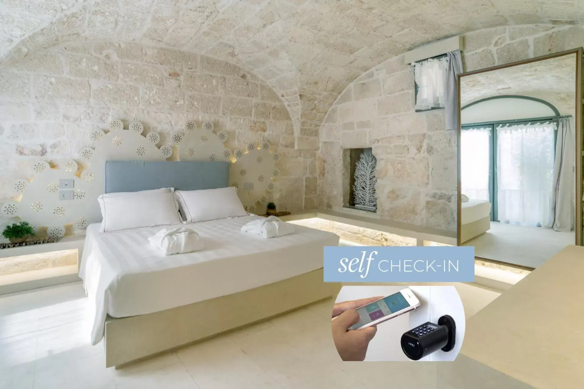 Bed in Vico Bianco Raro Villas Smart Rooms Collection