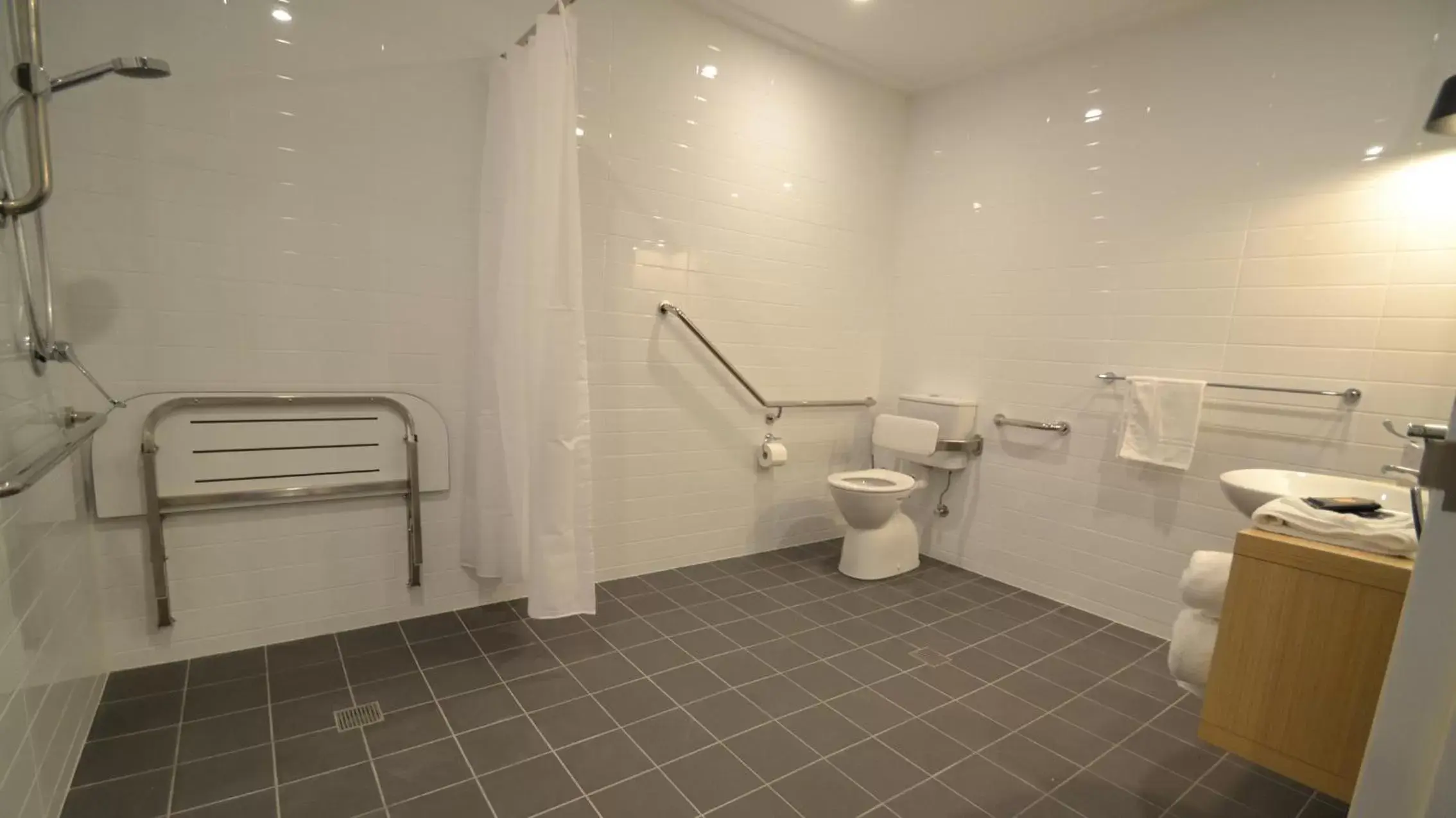 Facility for disabled guests, Bathroom in The Astor Suites