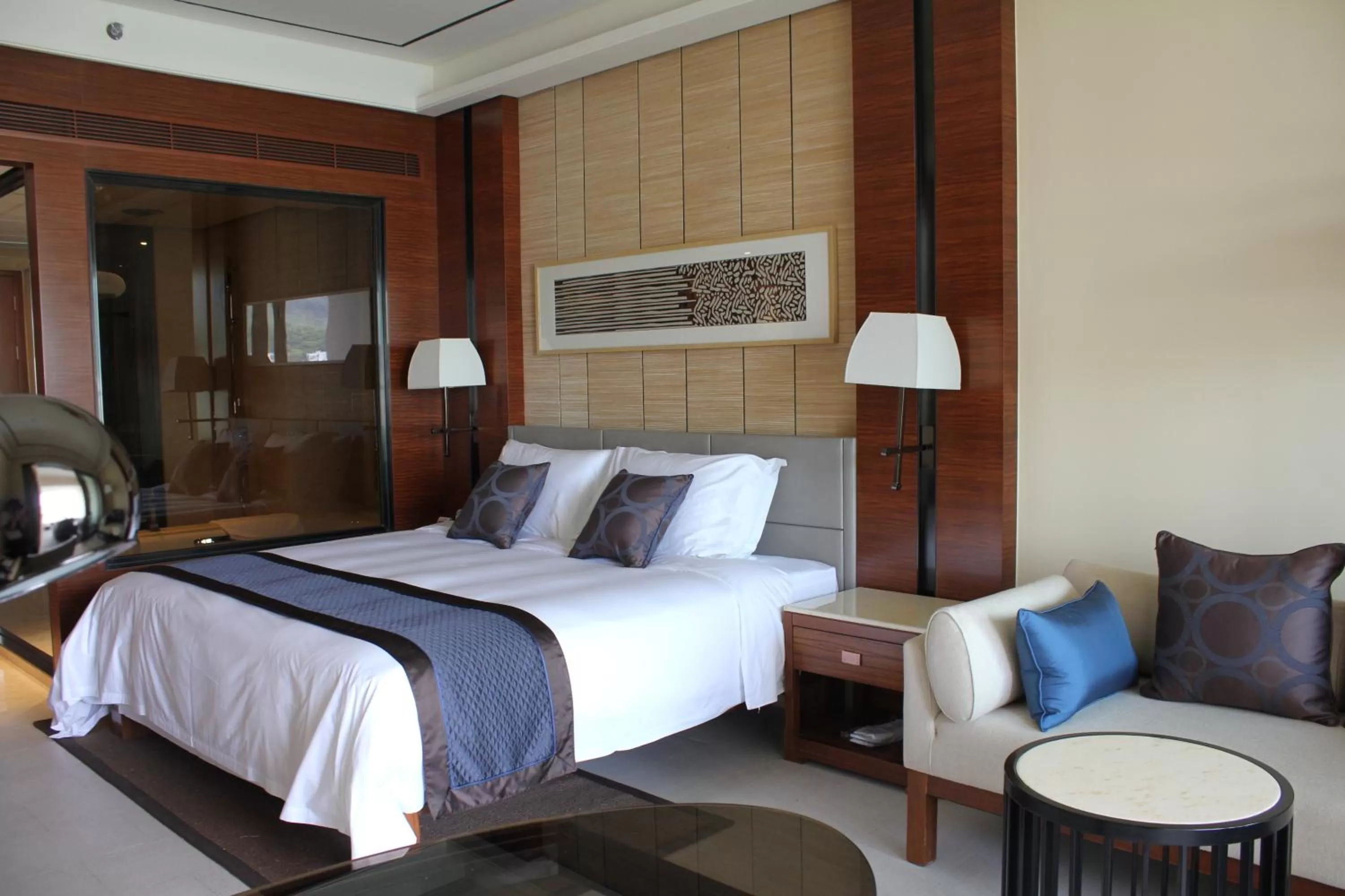 Living room, Bed in Crowne Plaza Sanya City Center by IHG