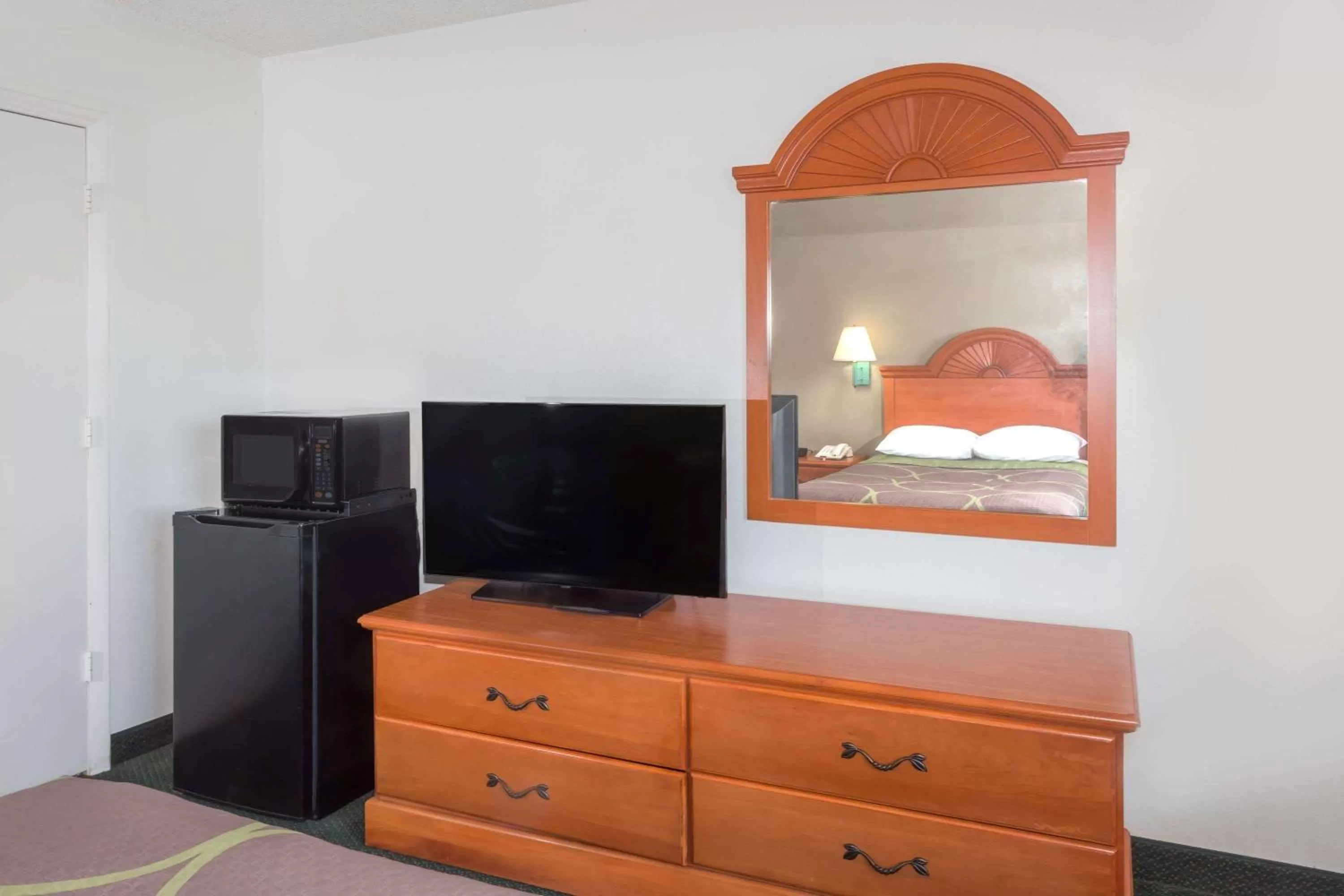 Photo of the whole room in Redfinn Inn