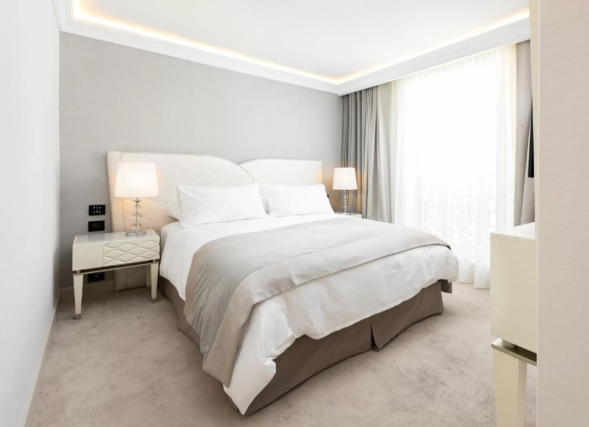 Superior King Room with free SPA access in Tresor Le Palais Timisoara, Curio Collection by Hilton Superior King Room with free SPA access in Tresor Le Palais Timisoara, Curio Collection by Hilton