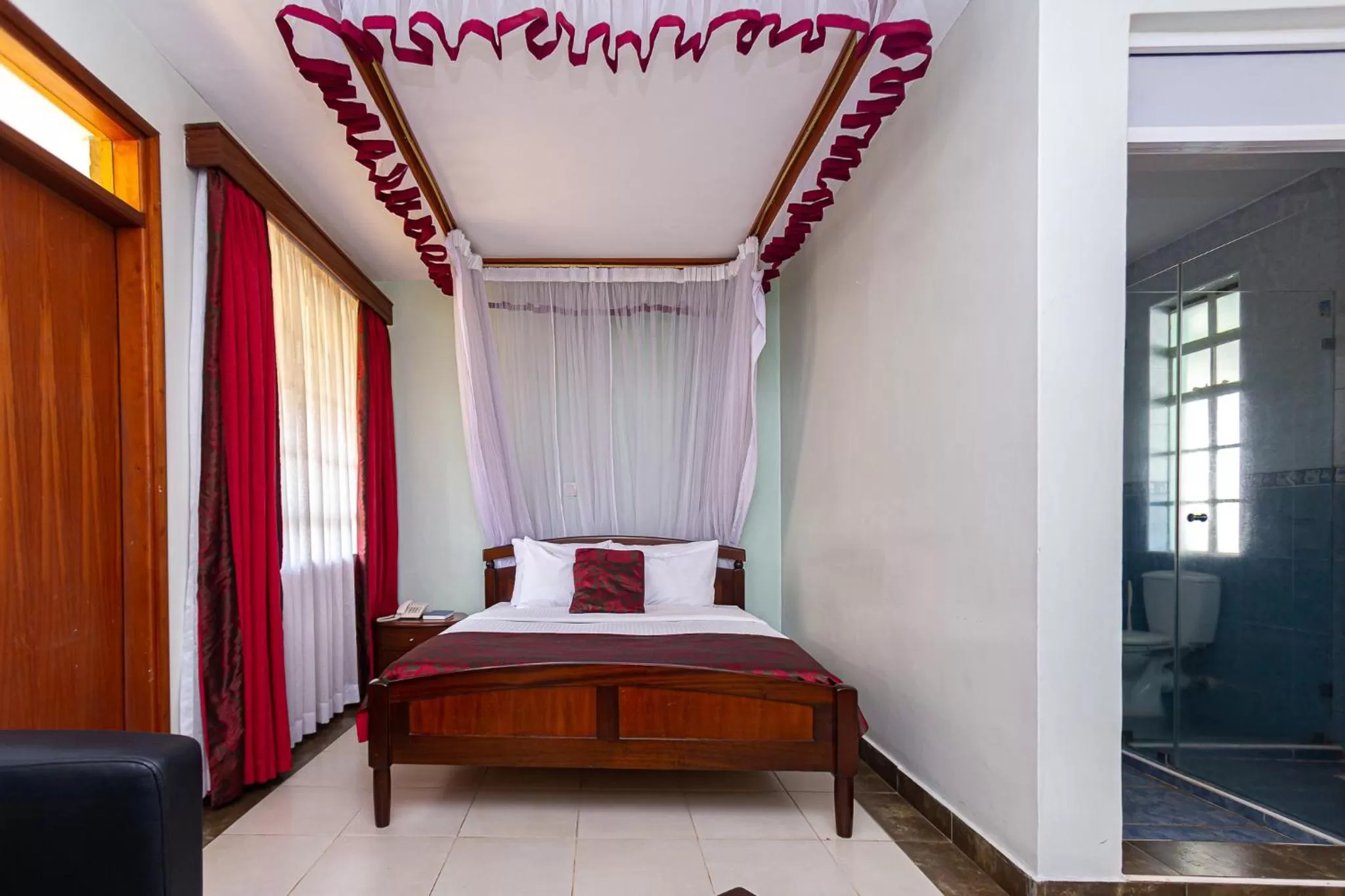 Photo of the whole room, Bed in Desmond Tutu Conference Centre