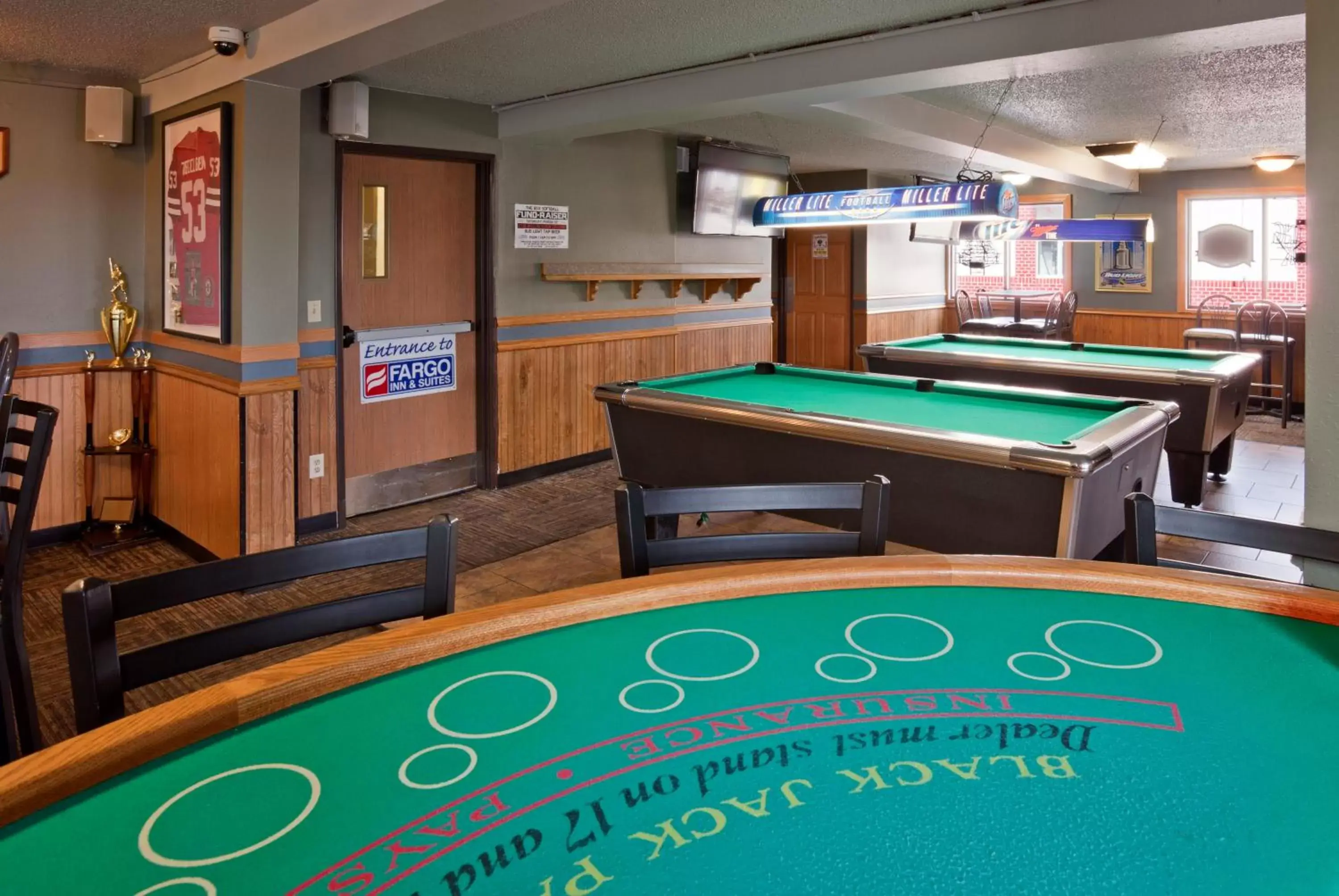 Restaurant/places to eat, Billiards in Fargo Inn and Suites