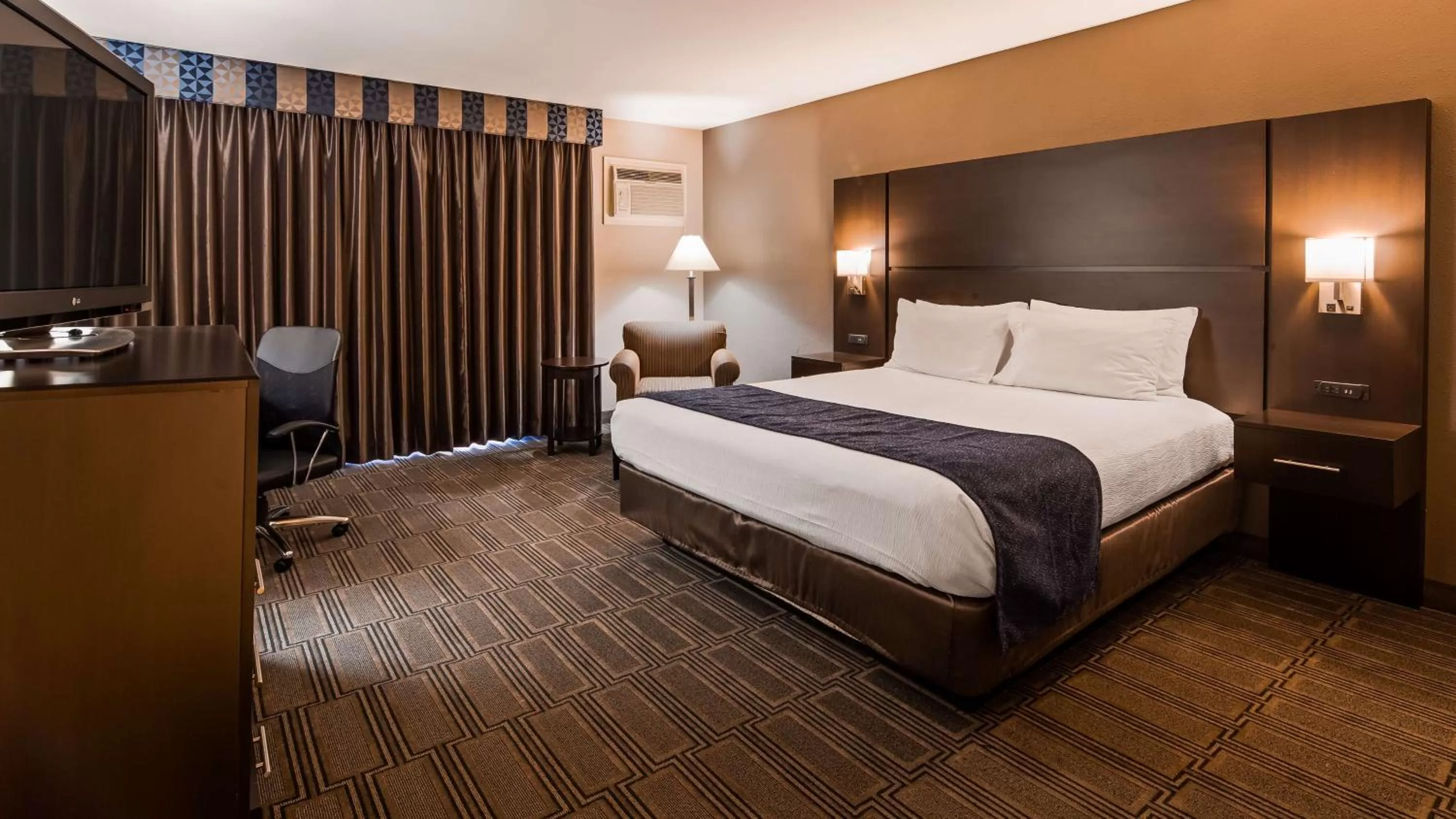 Photo of the whole room, Bed in Best Western Andersen's Inn