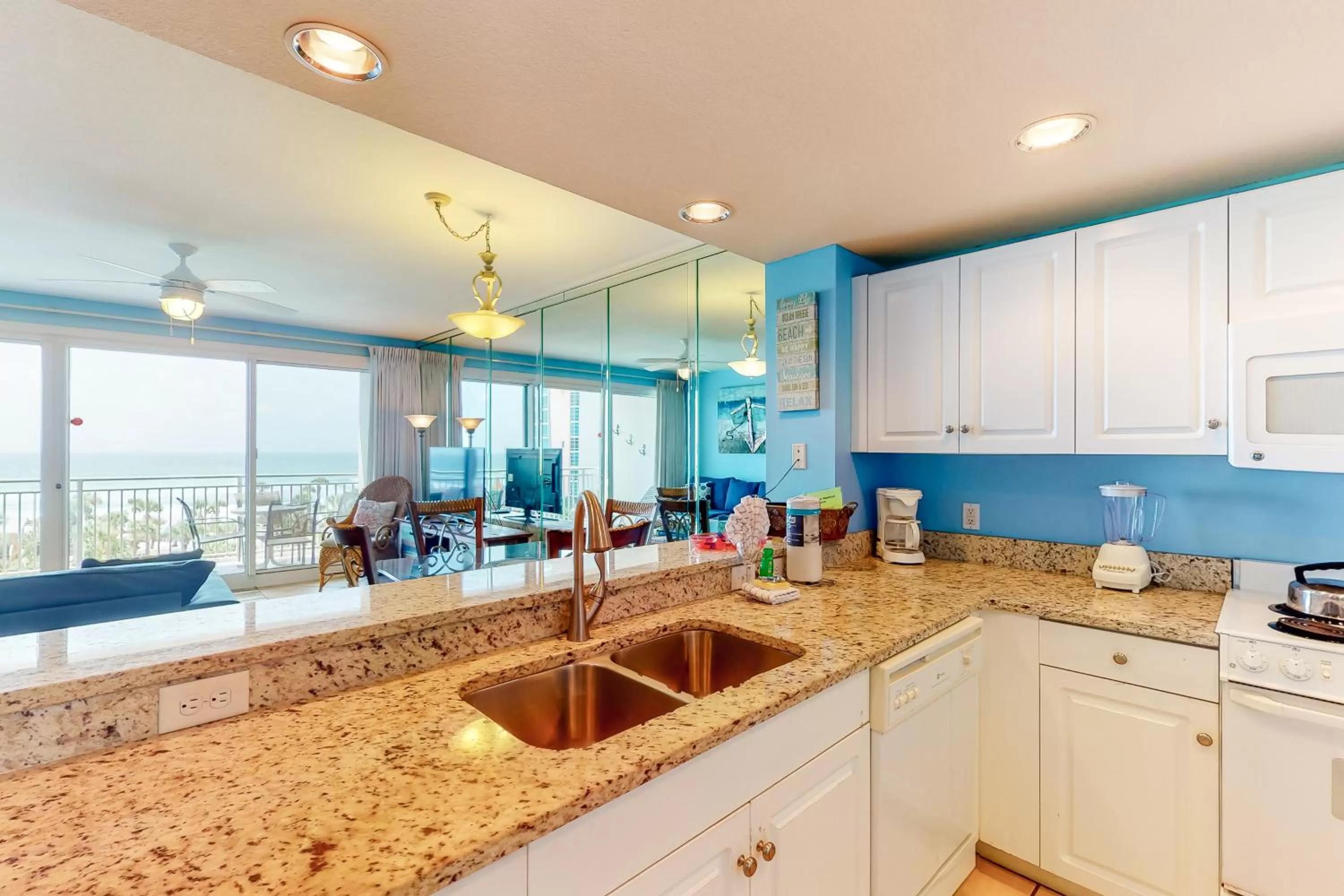 Kitchen/Kitchenette in Sterling Shores 510 Destin (Condo)
