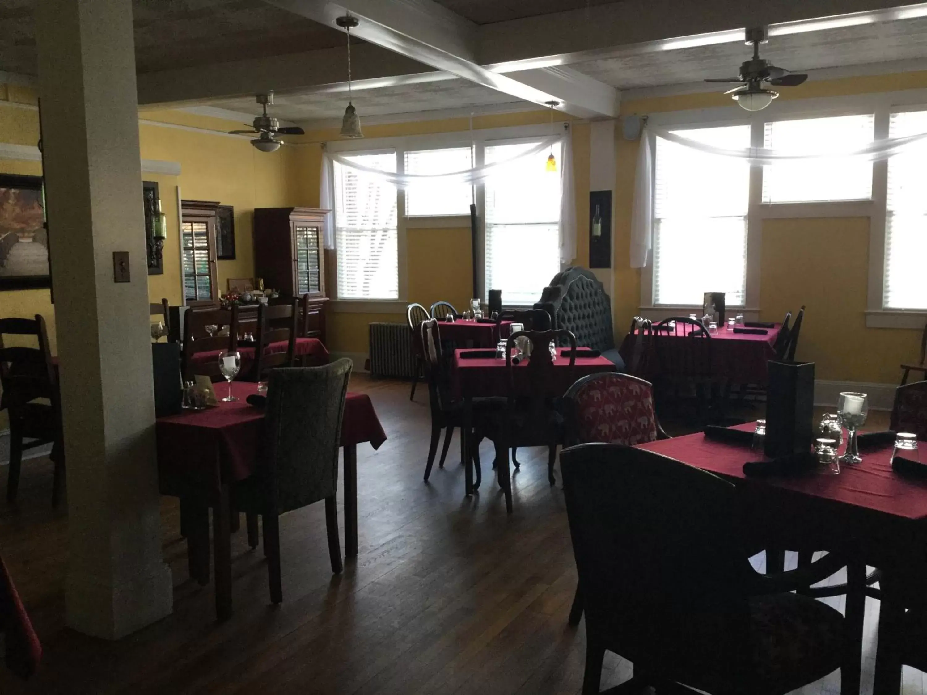 Dining area, Restaurant/Places to Eat in The Charleston Inn