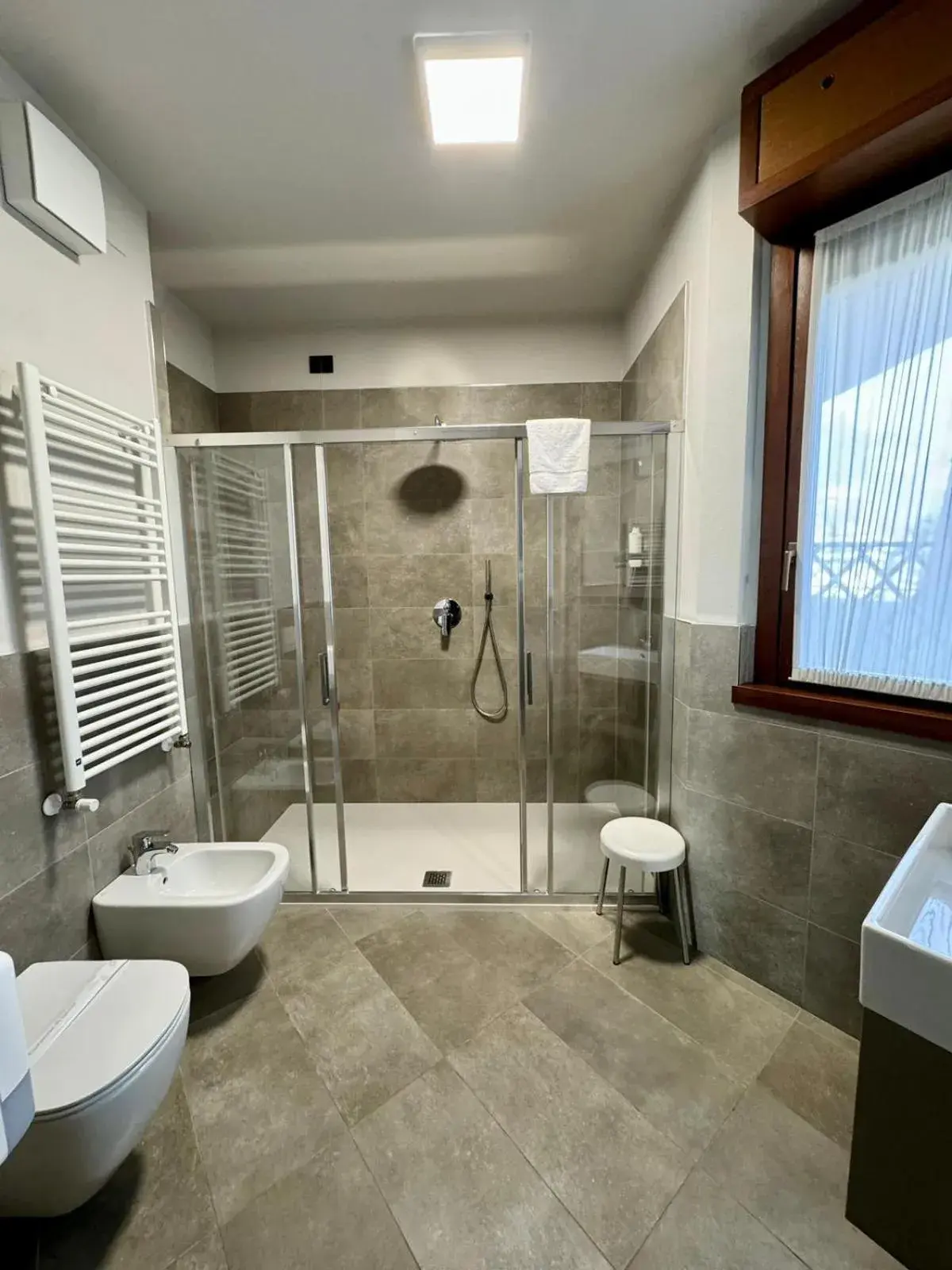 Bathroom in Continental Hotel