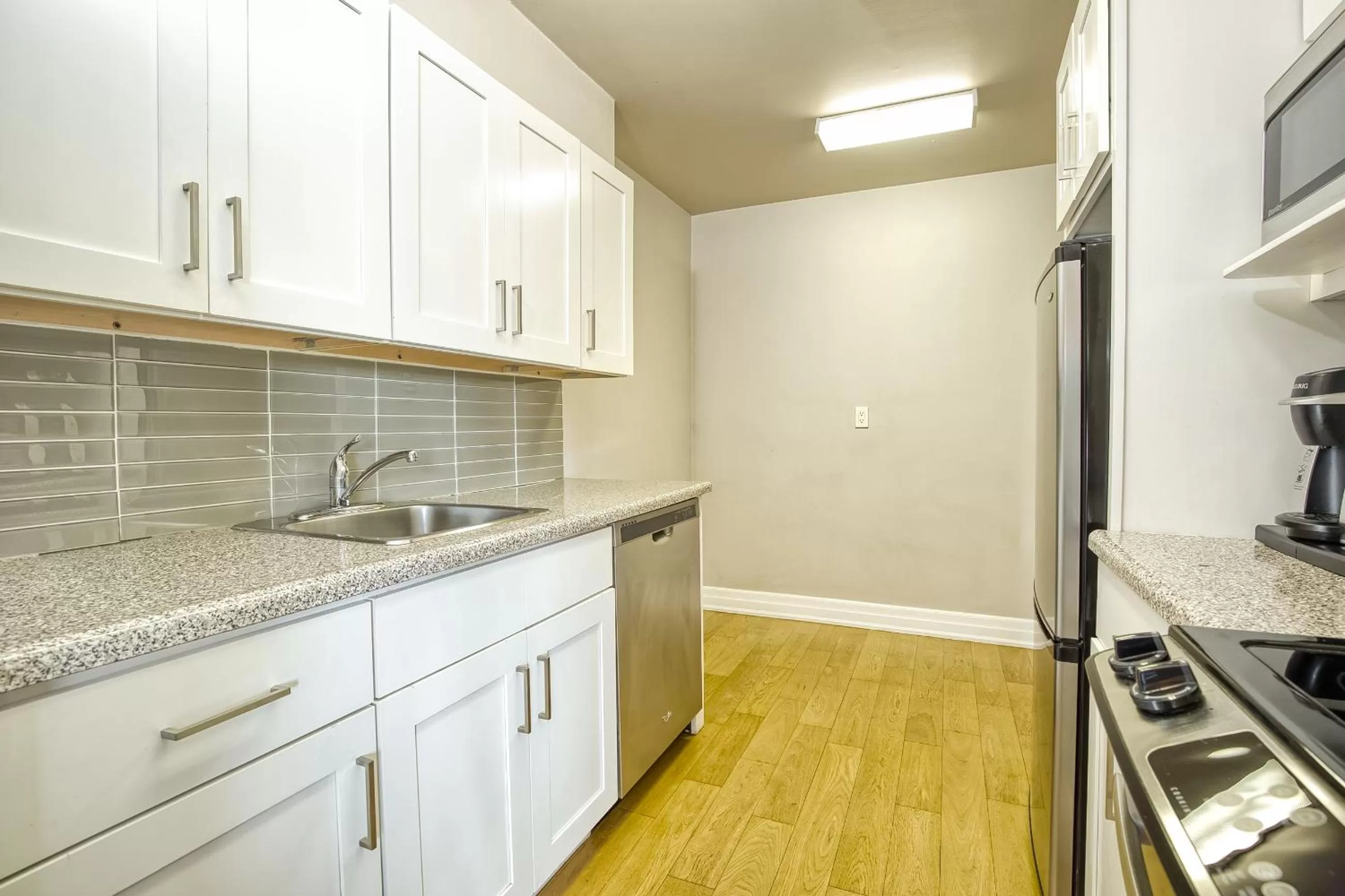 Kitchen or kitchenette in Town Inn Suites Hotel