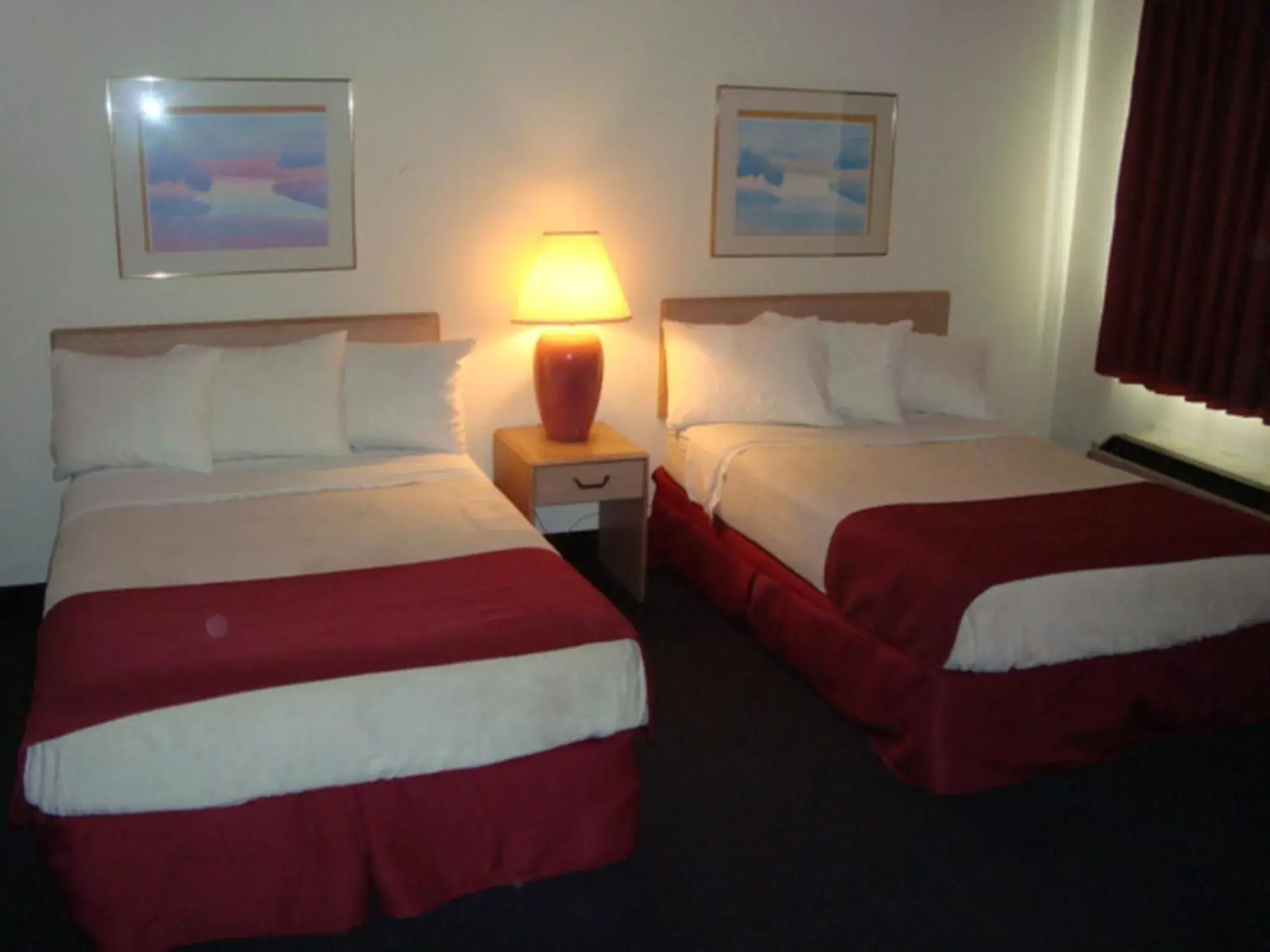 Photo of the whole room, Bed in Hotel Pigeon Forge