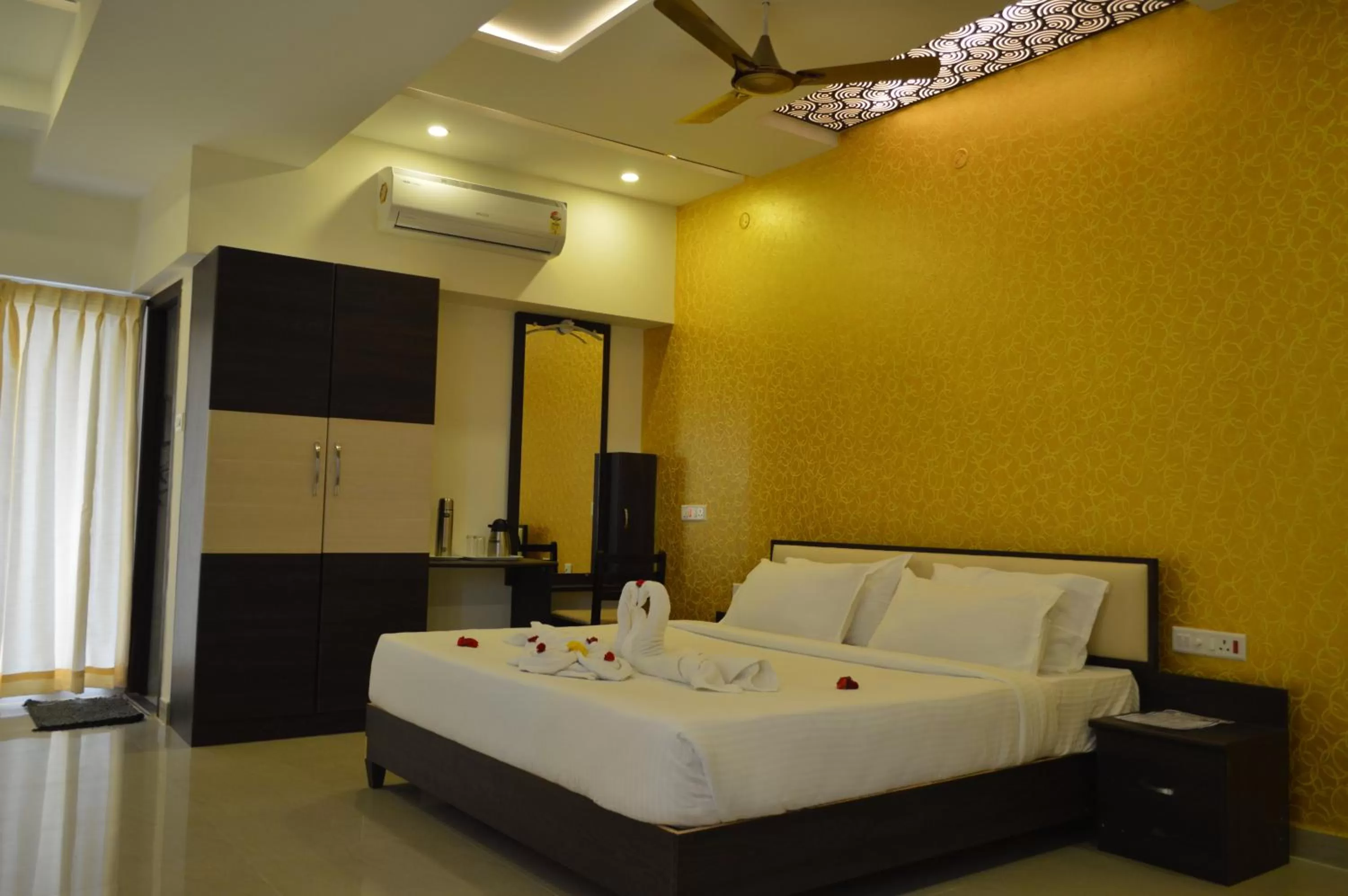Bed in Hotel Ambai Grand