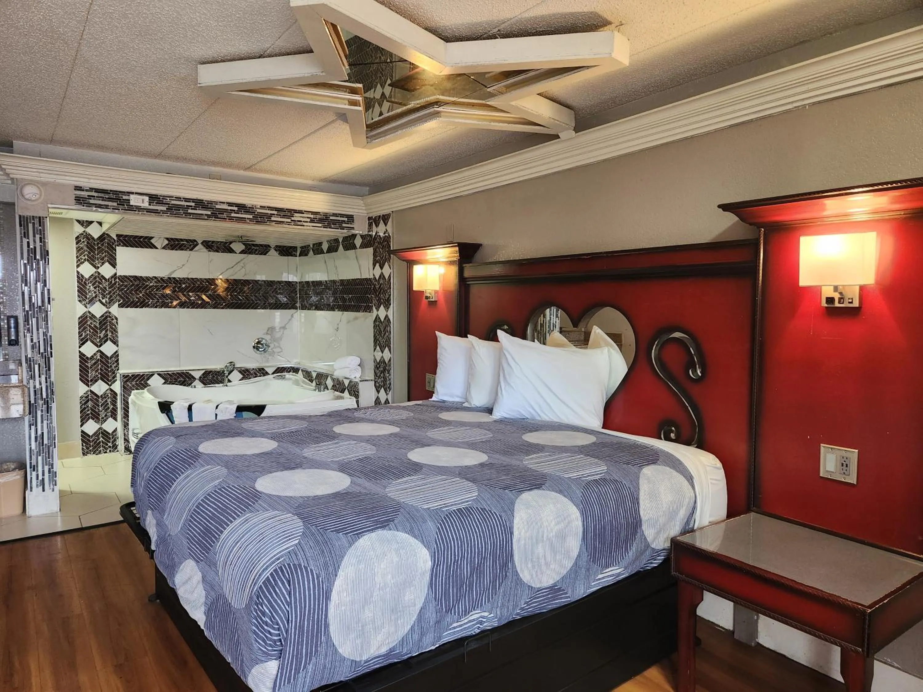 Bed in Americas Best Value Inn and Suites Little Rock