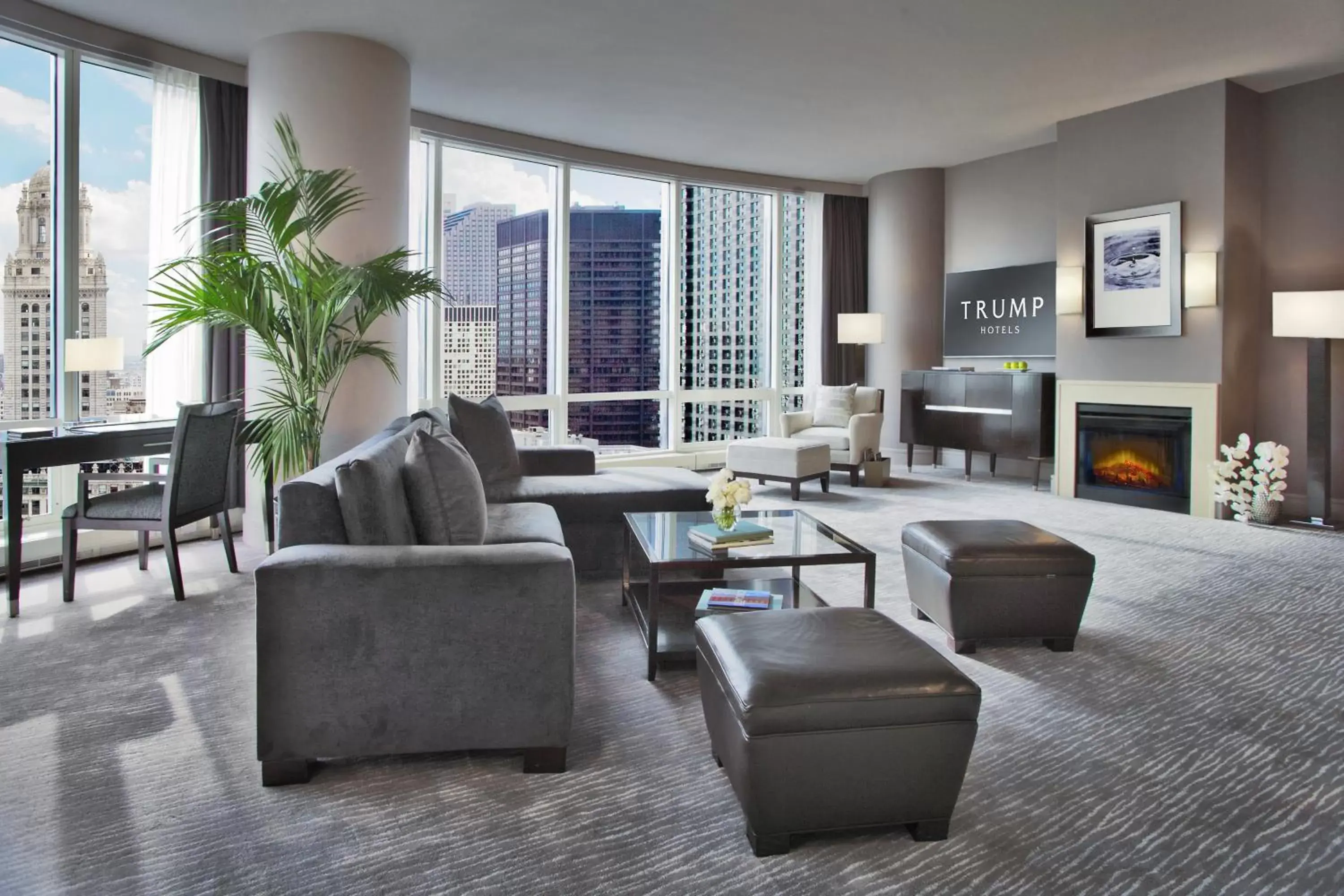 Living room, Seating Area in Trump International Hotel & Tower Chicago