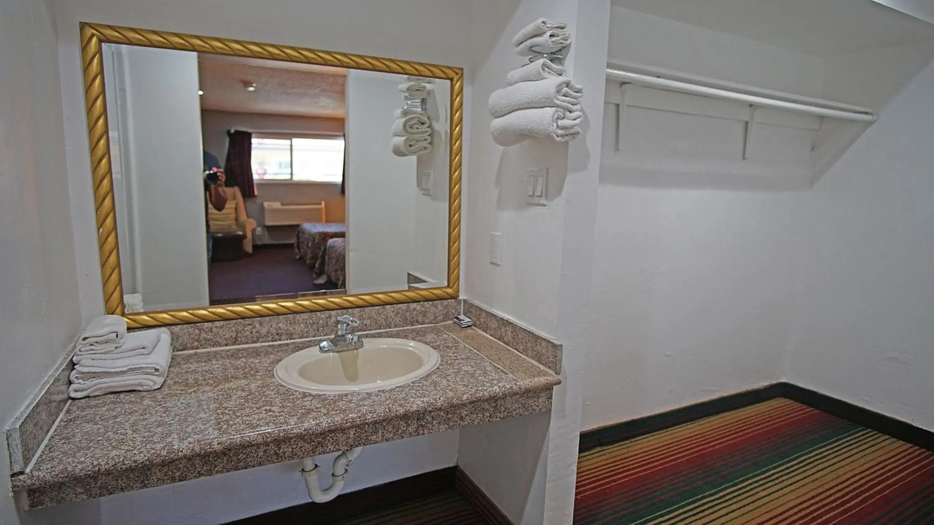 Bathroom in Los Angeles Inn & Suites - LAX