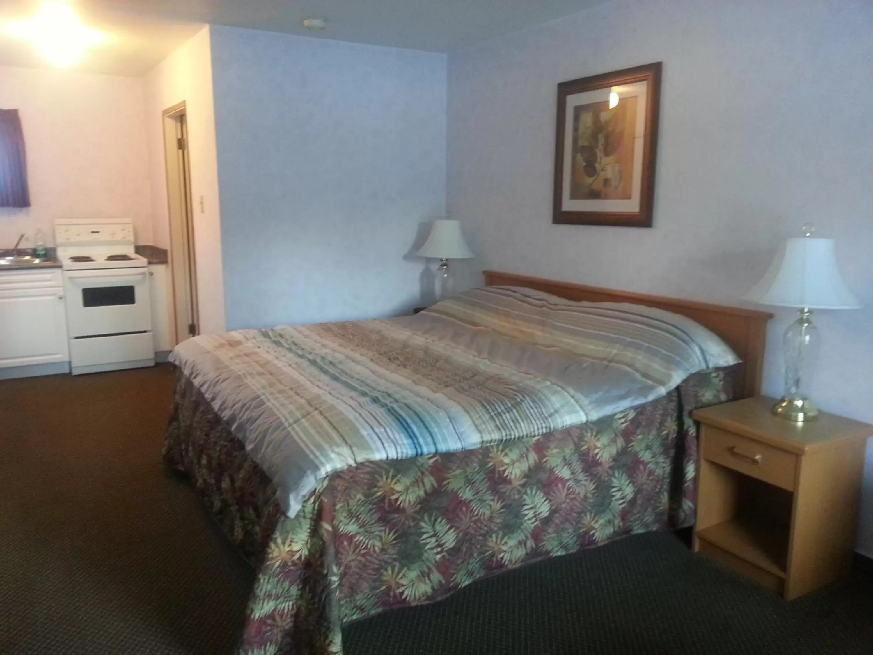 Photo of the whole room, Bed in Heritage Inn