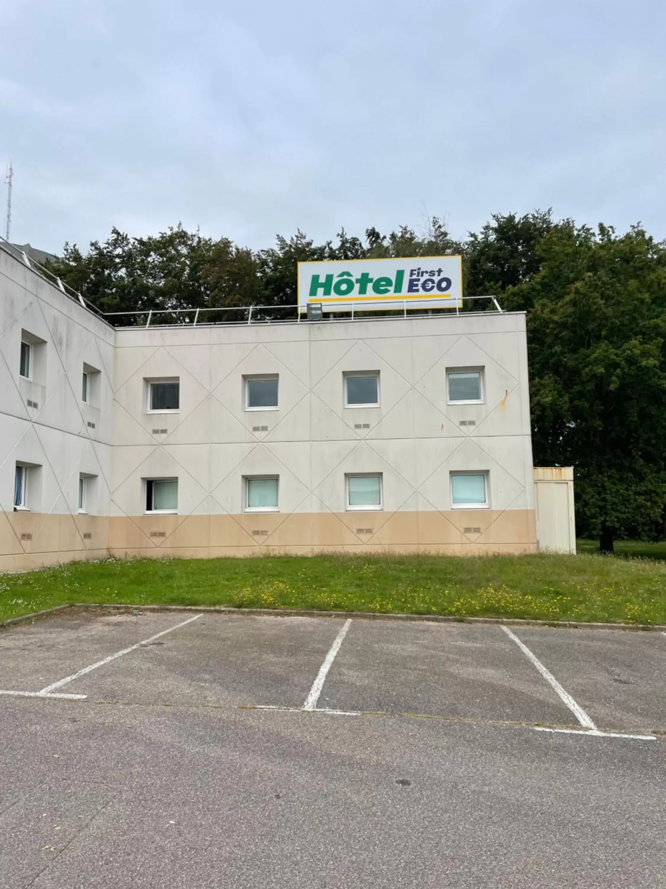 Property Building in Hotel First Eco Dieppe