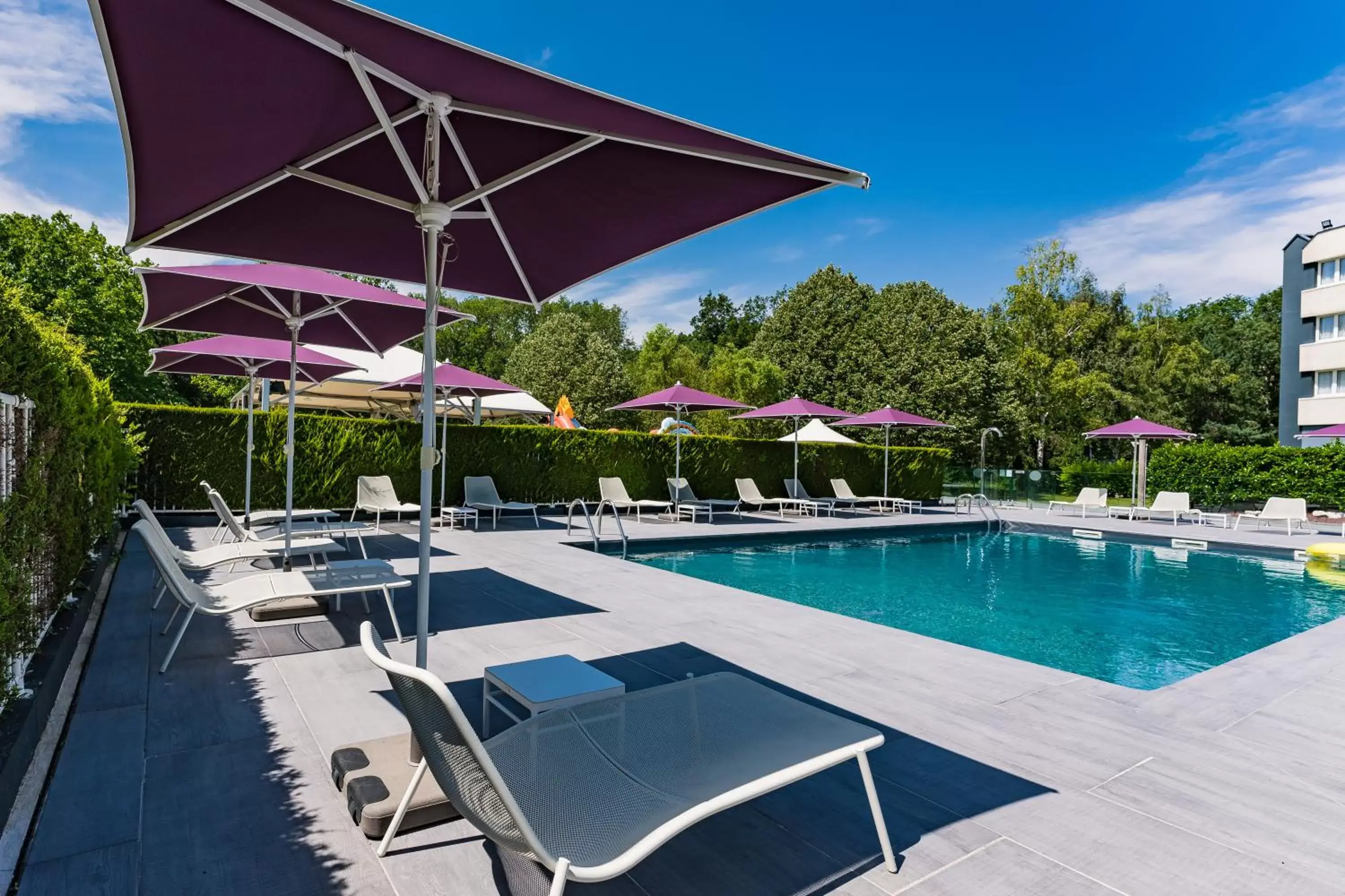 Swimming Pool in Novotel Orléans Saint Jean de Braye