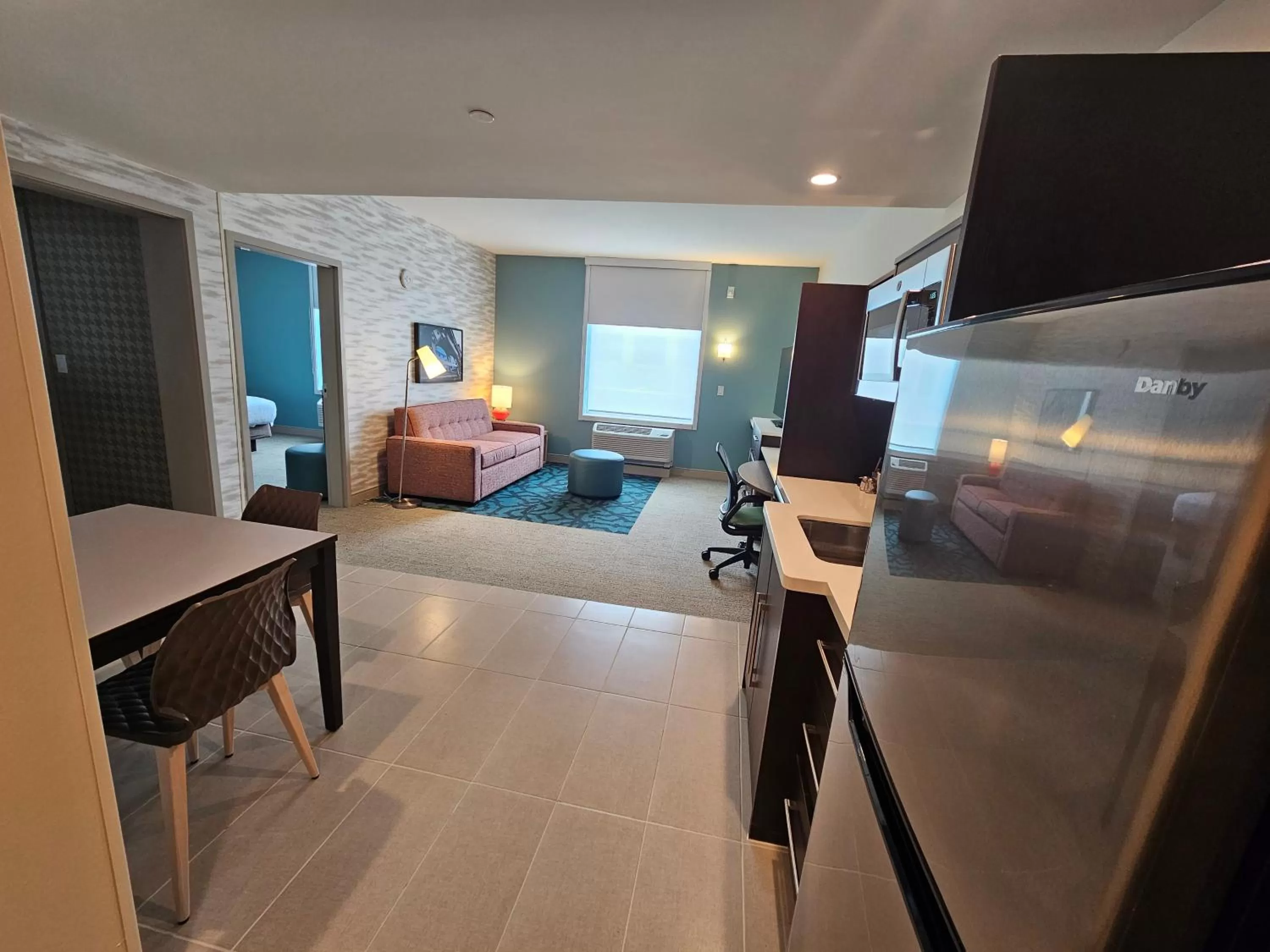 Kitchen or kitchenette, Bed in Home2 Suites By Hilton Allentown Bethlehem Airport