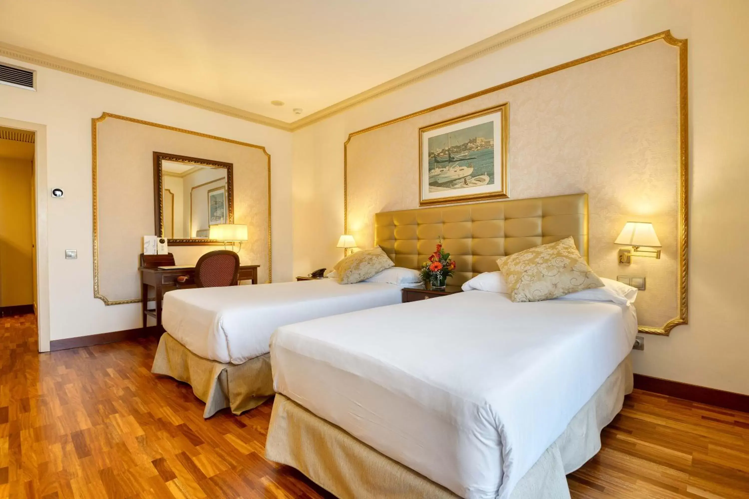 Bed in Hotel Roger de Llúria