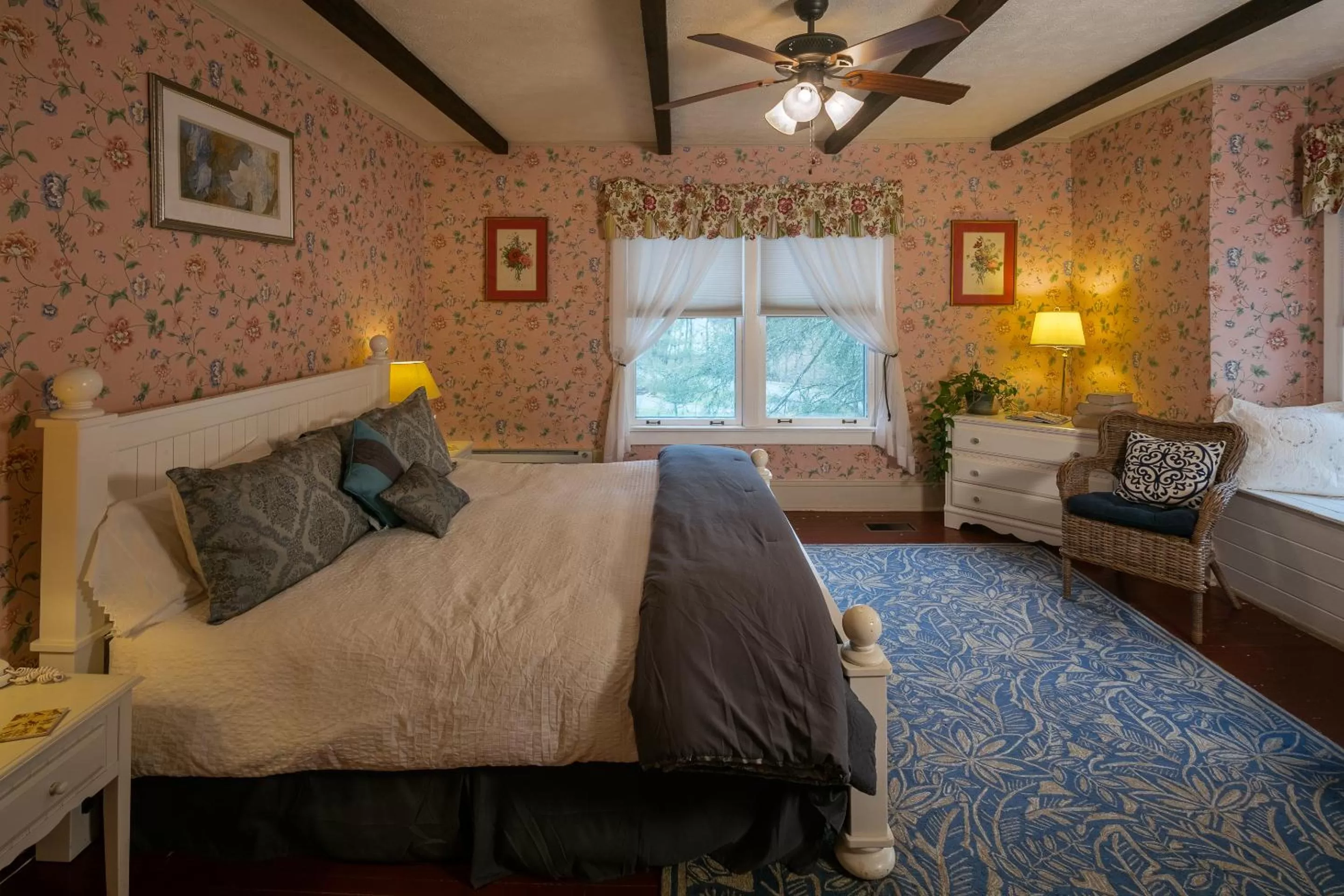 Bed in Taylor House Inn