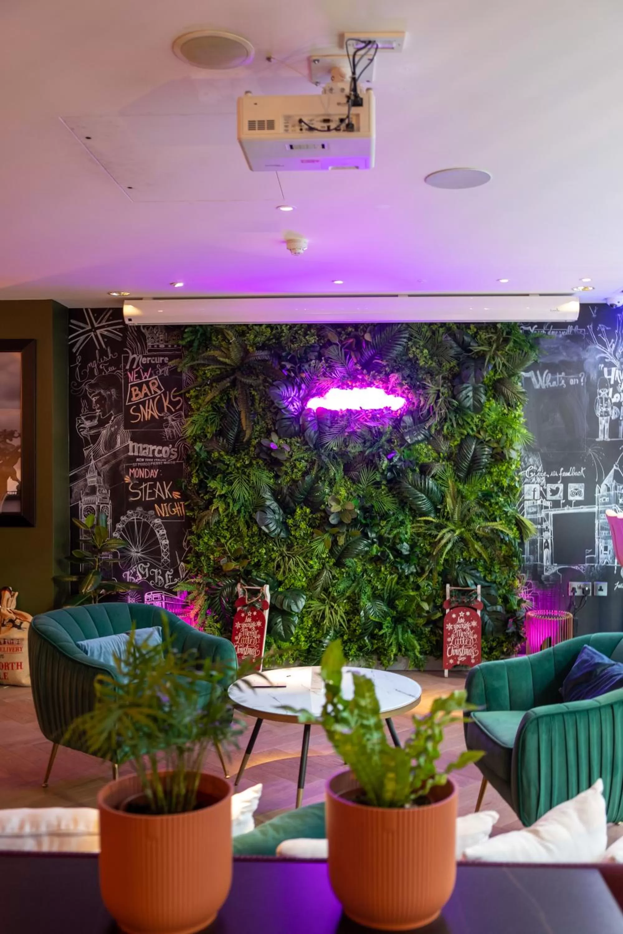 Lobby or reception in Mercure London Bridge