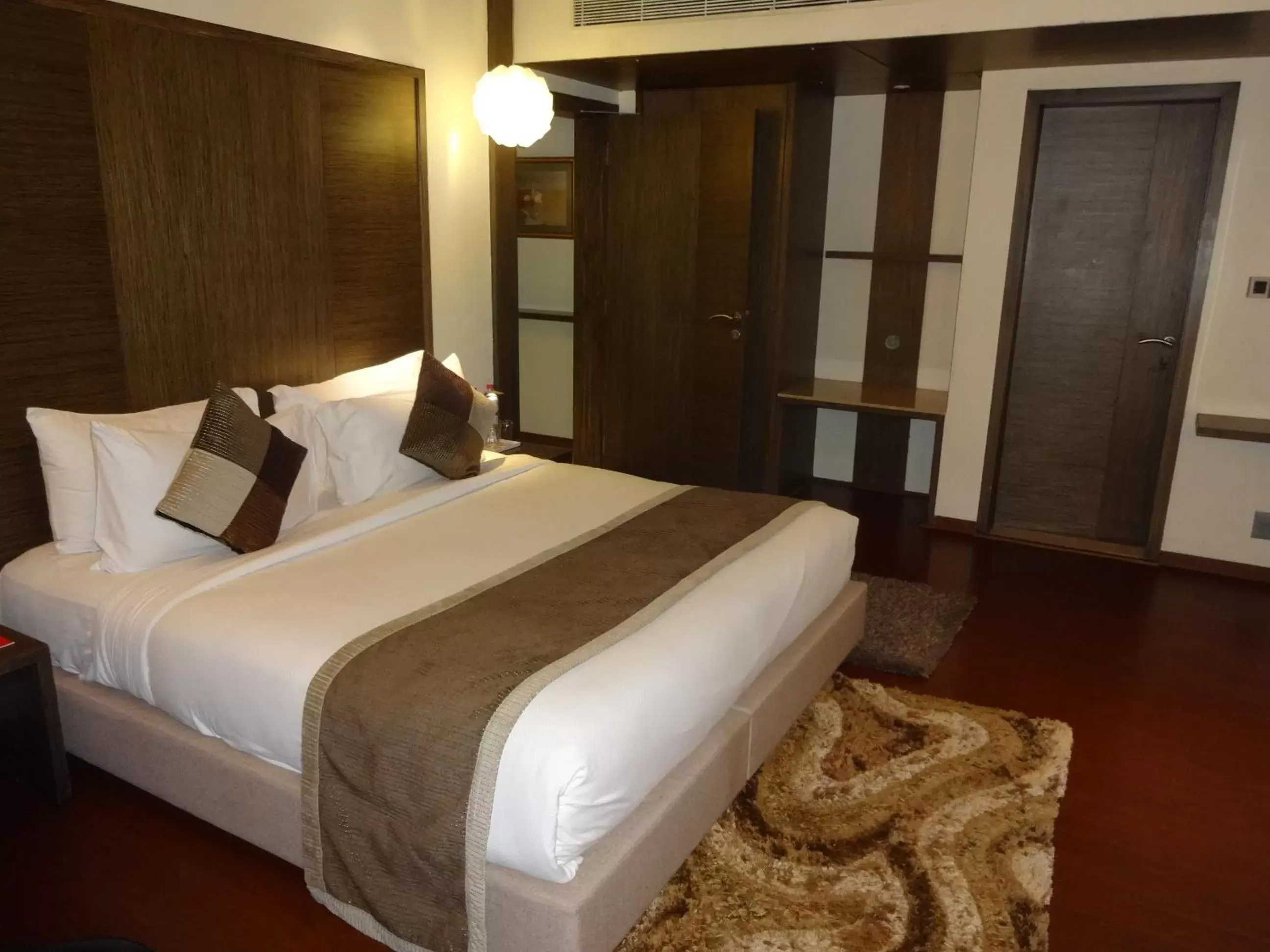 Photo of the whole room, Bed in Daspalla Hyderabad