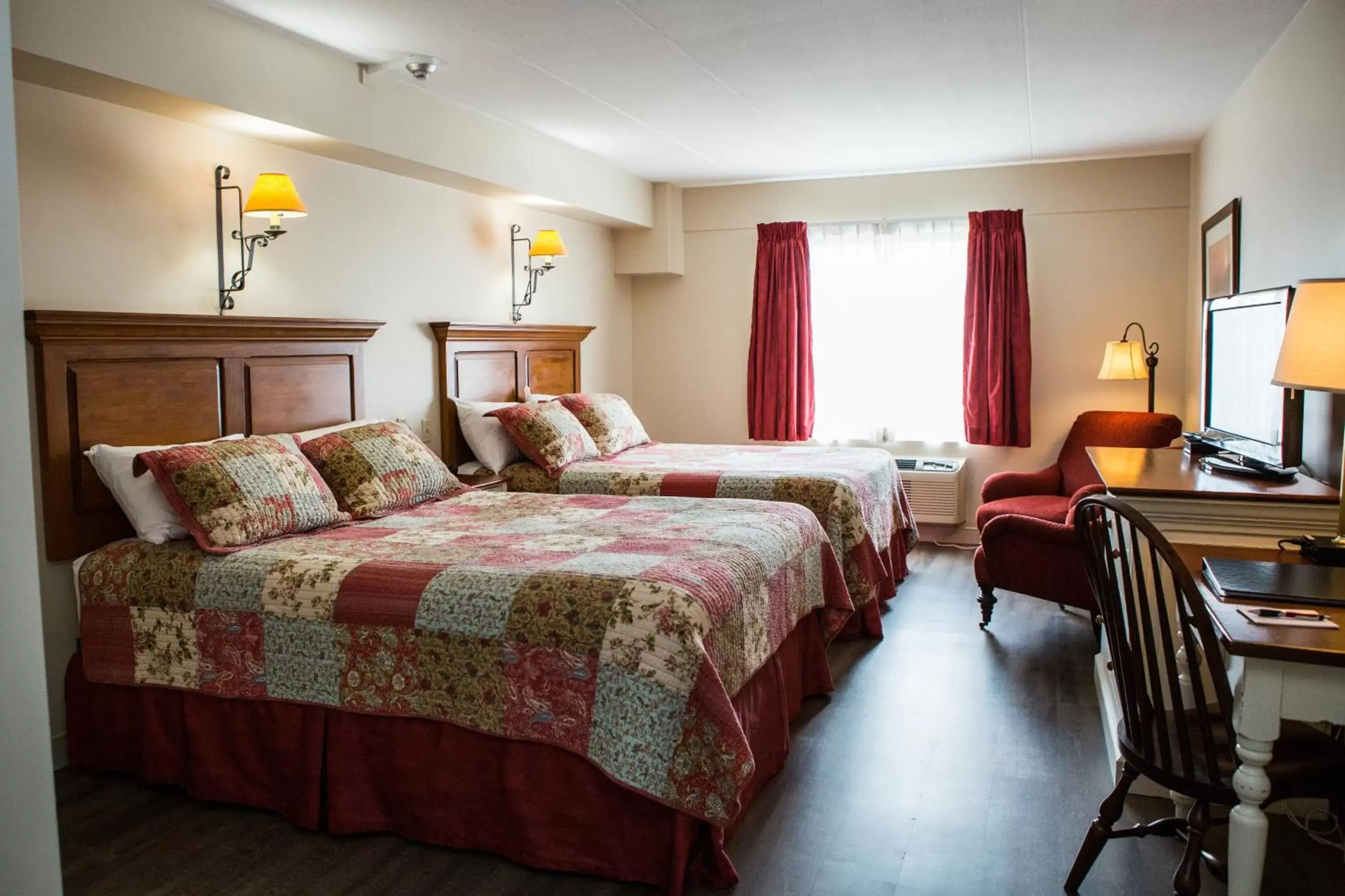 Photo of the whole room, Bed in The Village Inn of Lakefield