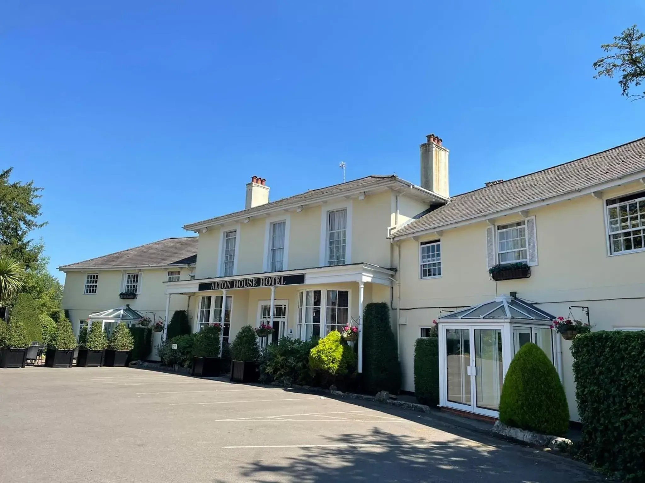 Property Building in Alton House Hotel