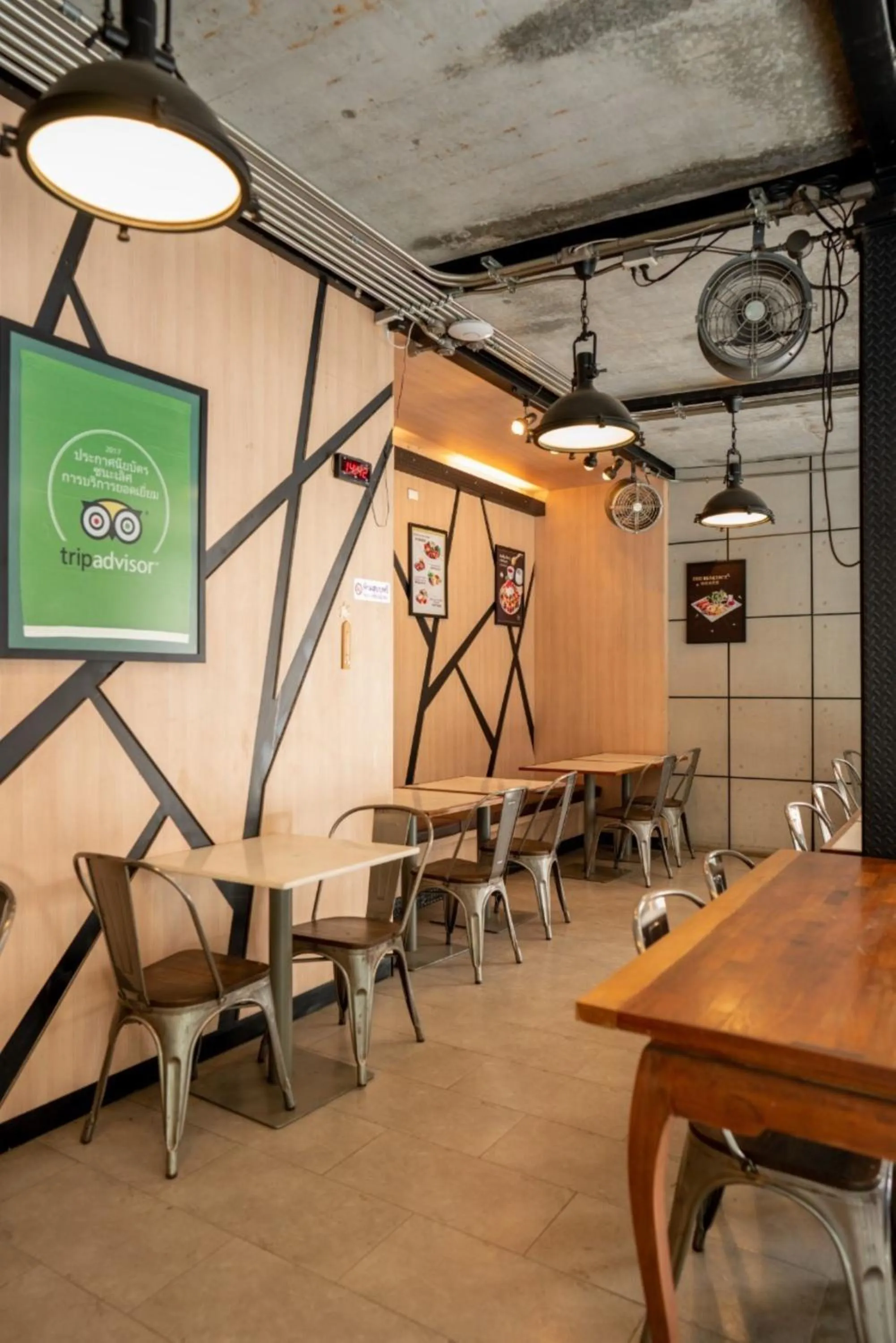 Restaurant/places to eat in Sanae' Hotel Nimman