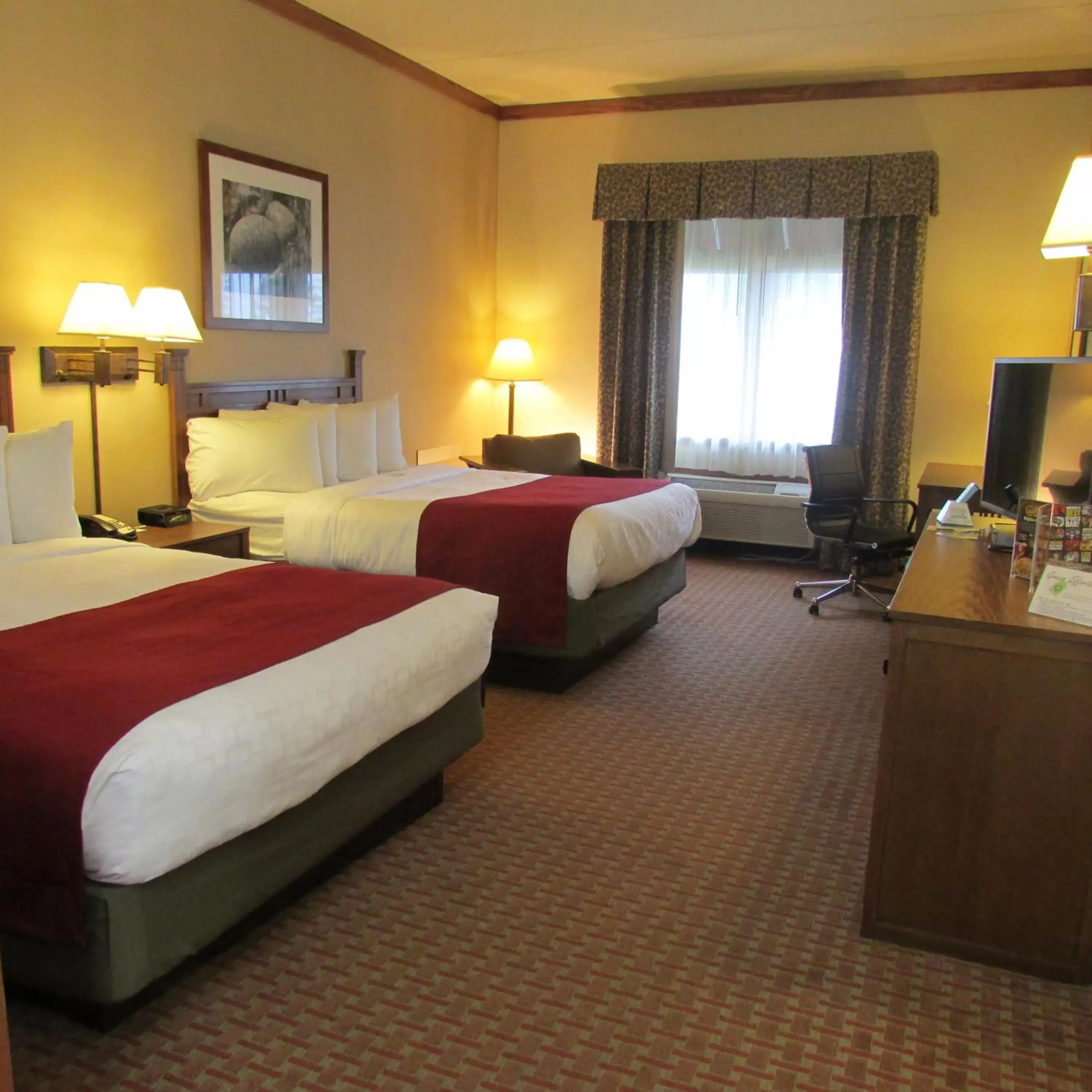 Queen Room with Two Queen Beds City View in Canal Park Lodge