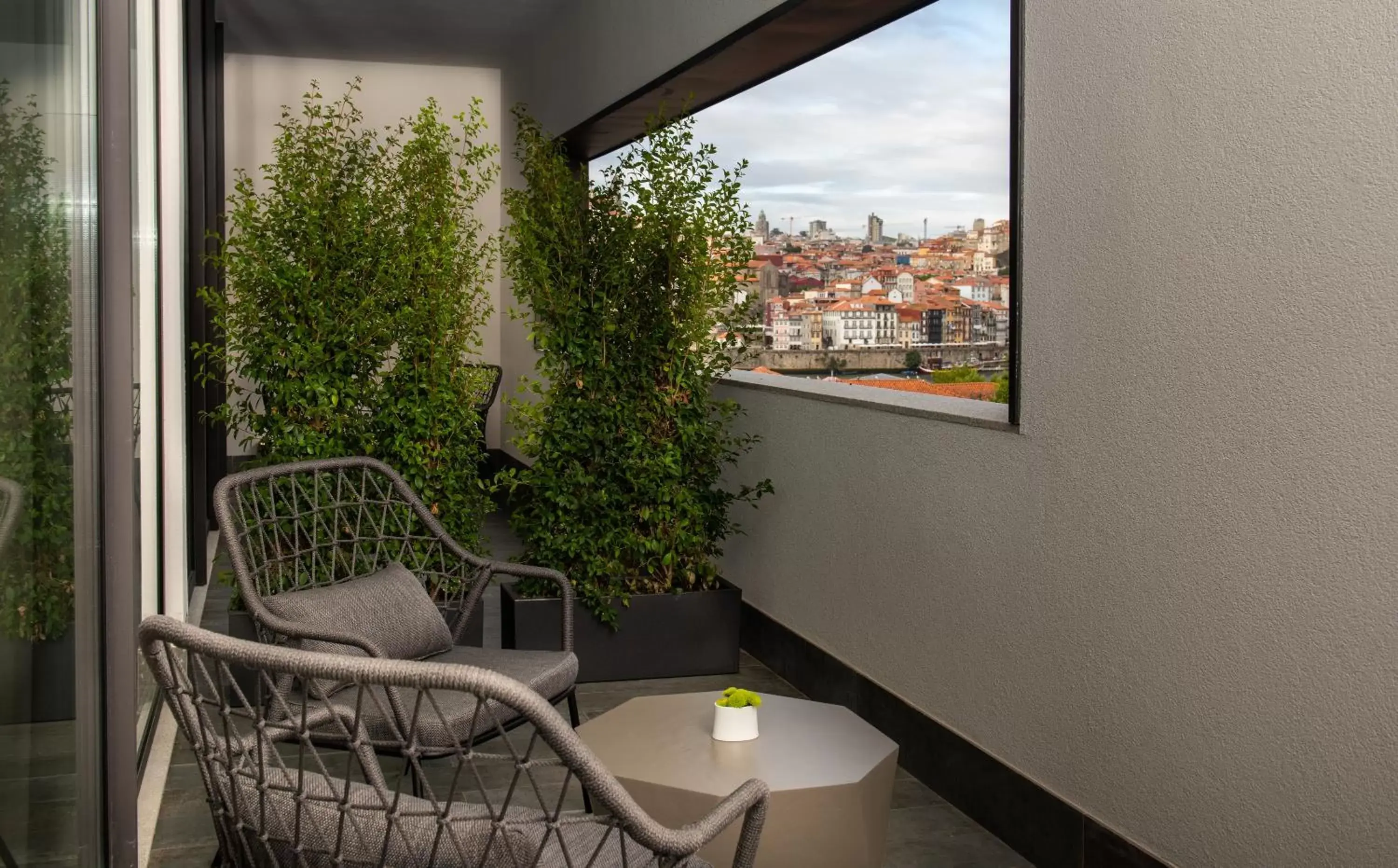 View (from property/room), Balcony/Terrace in Hilton Porto Gaia