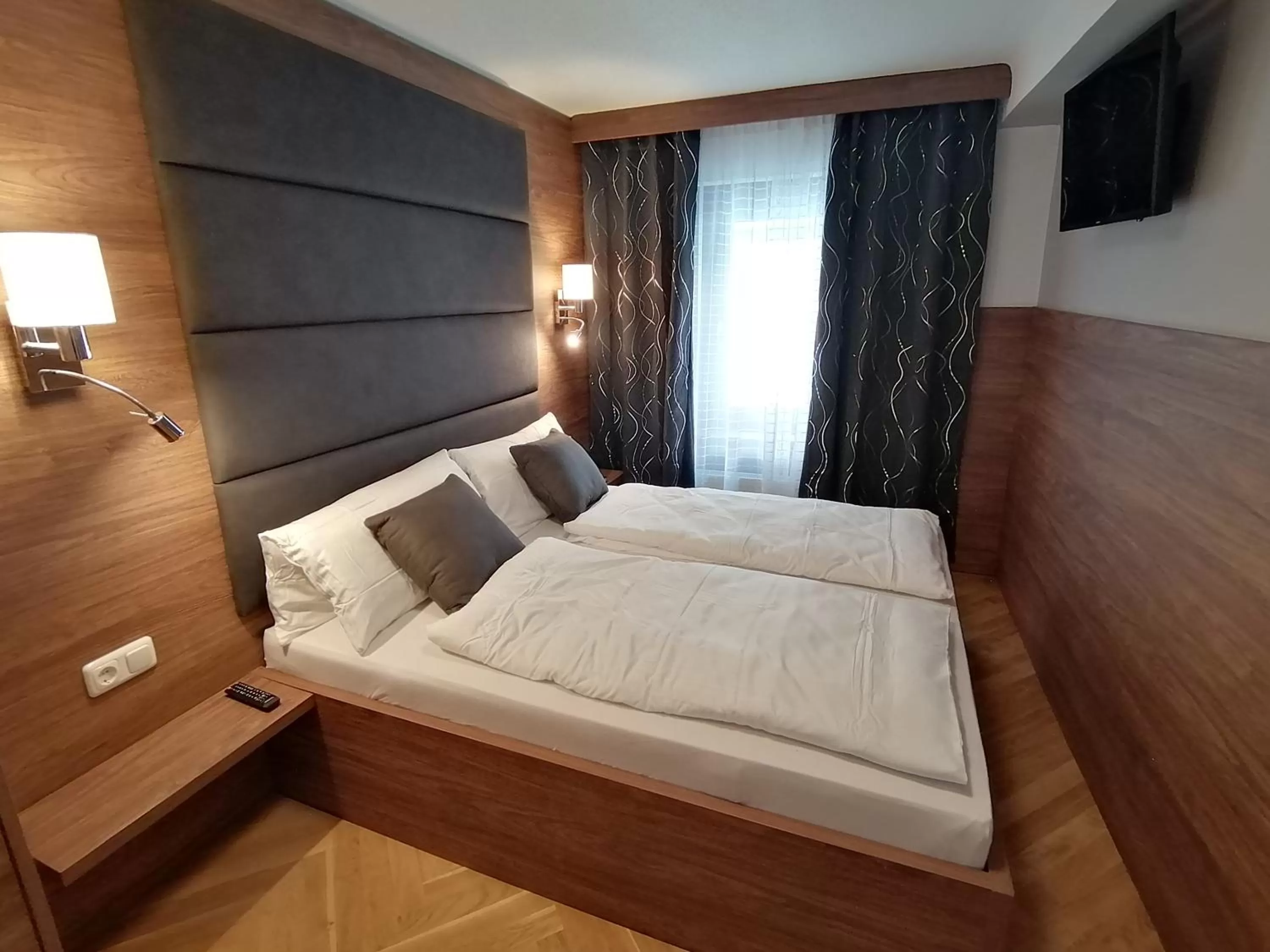 Bedroom, Bed in GOLDEN STAR - Premium Apartments