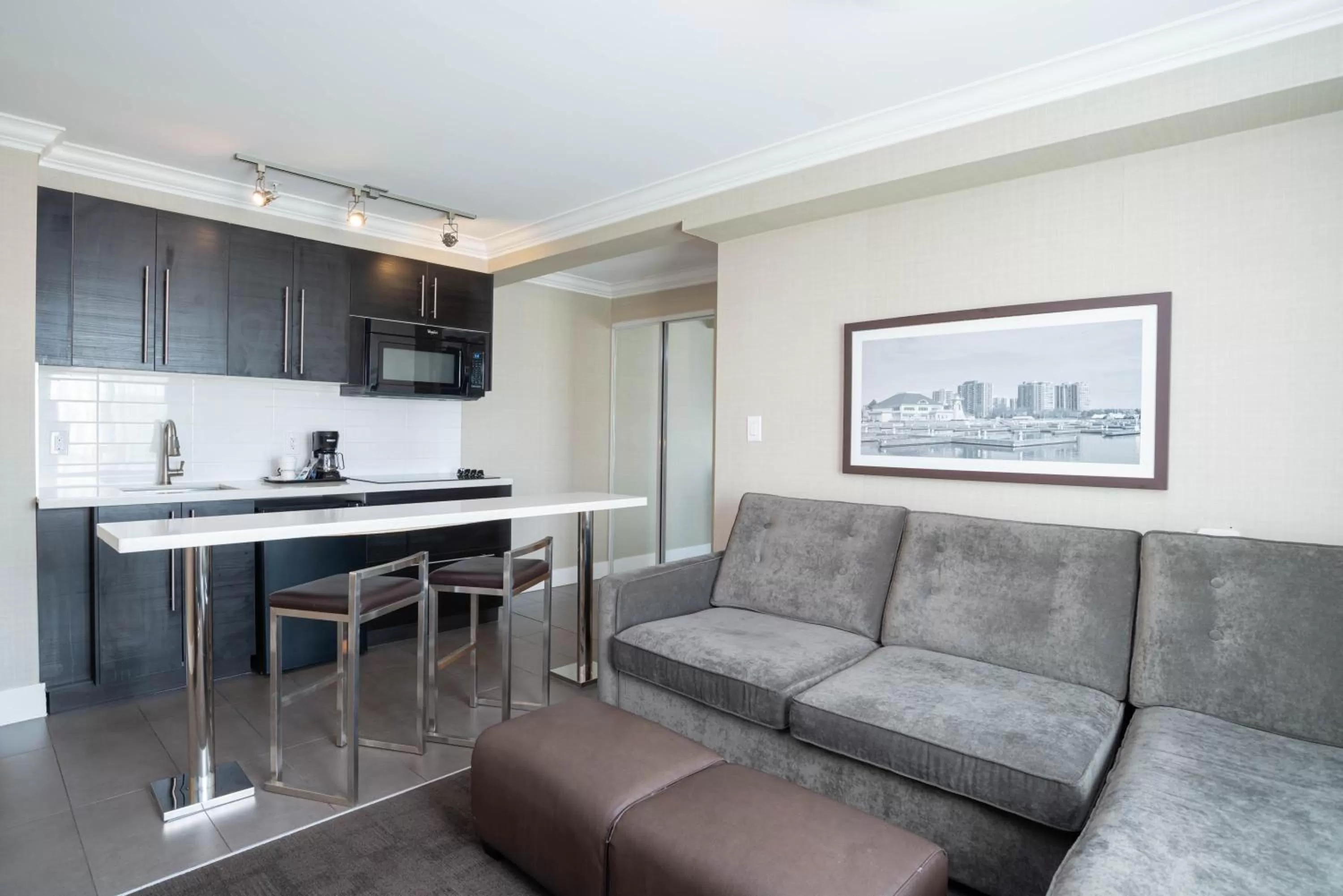 Photo of the whole room in Sandman Hotel Oakville