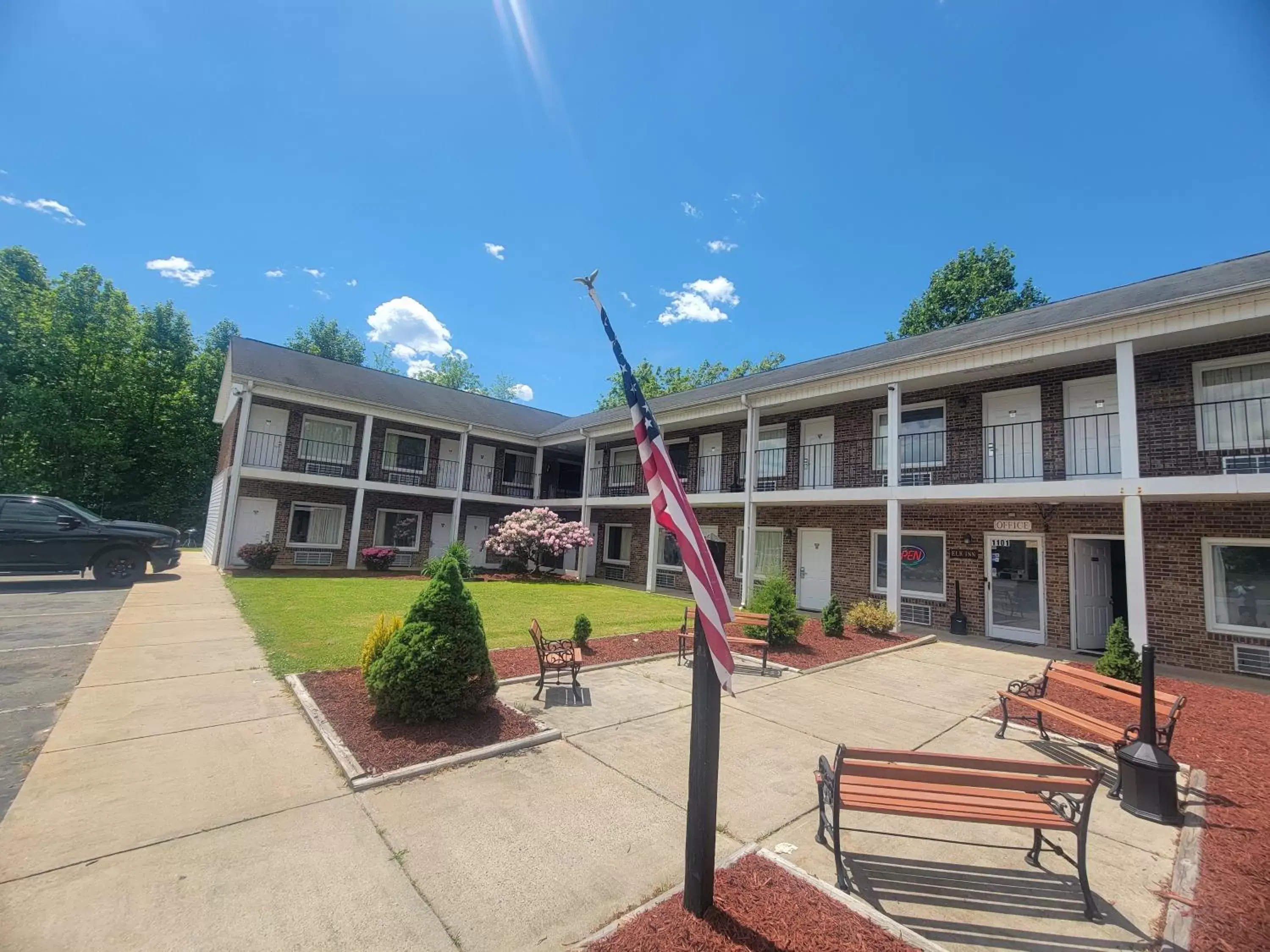 Property Building in Elk Inn Motel