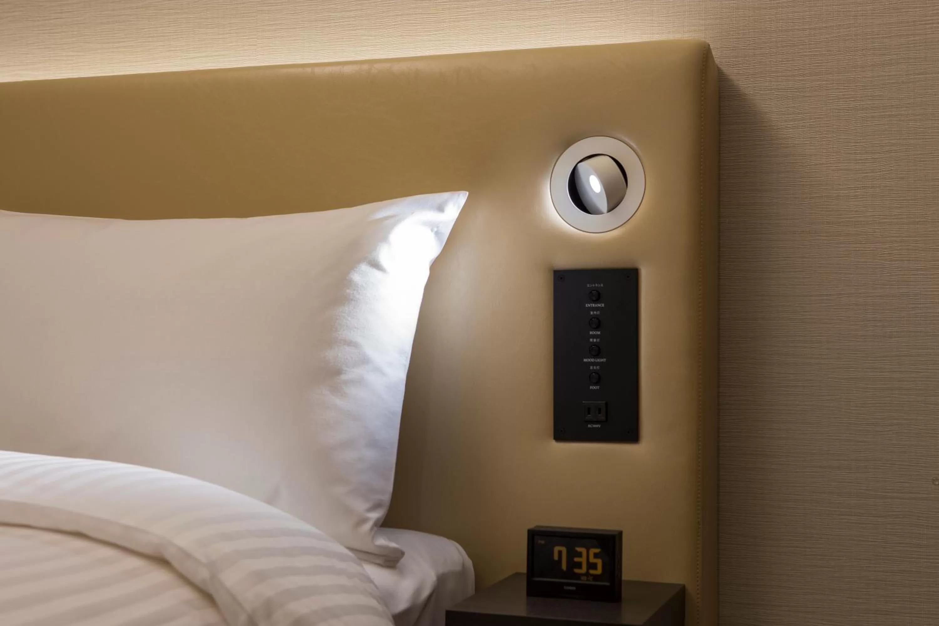 Photo of the whole room, Bed in Premier Hotel -CABIN PRESIDENT- Osaka