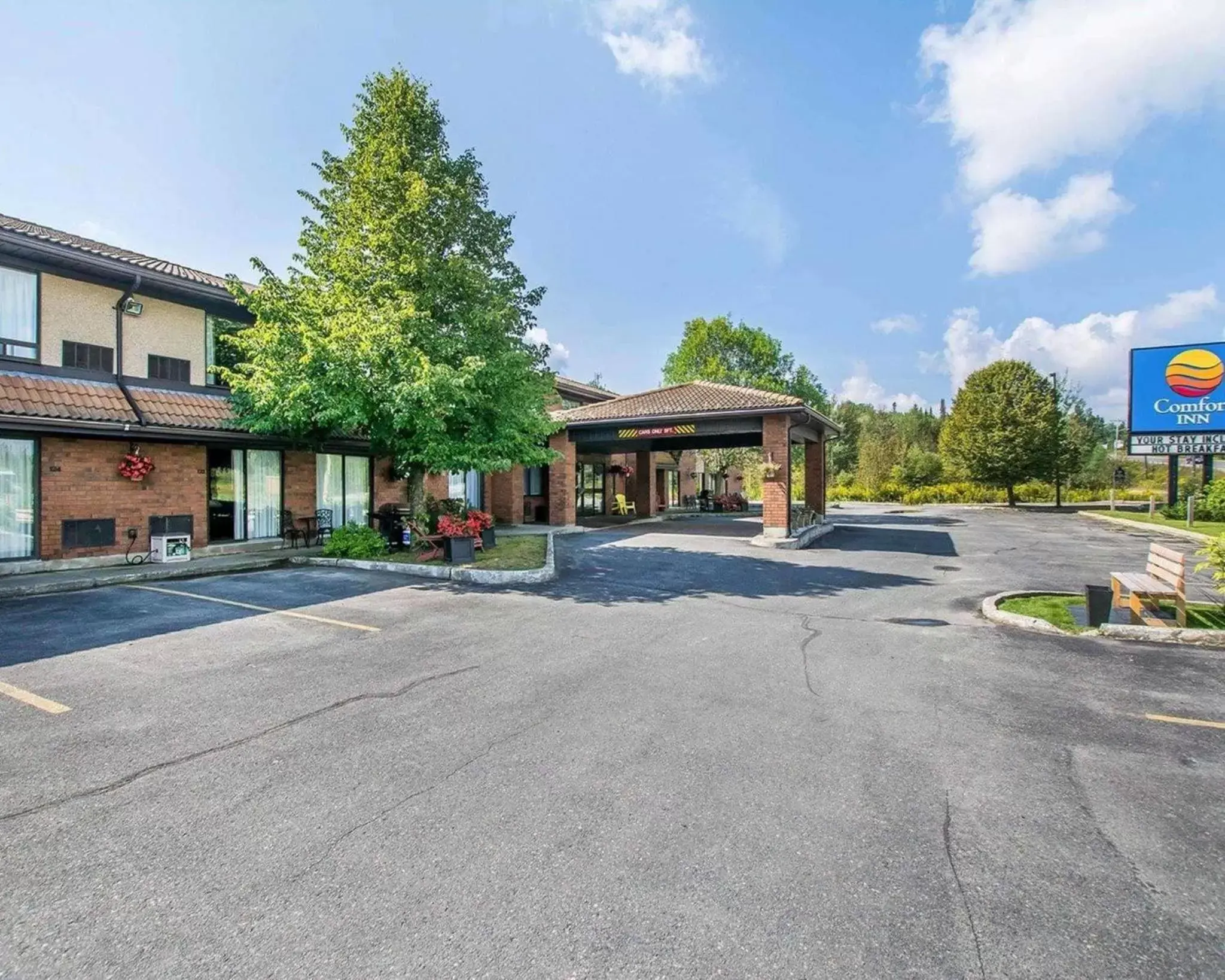 Property Building in Comfort Inn Kirkland Lake