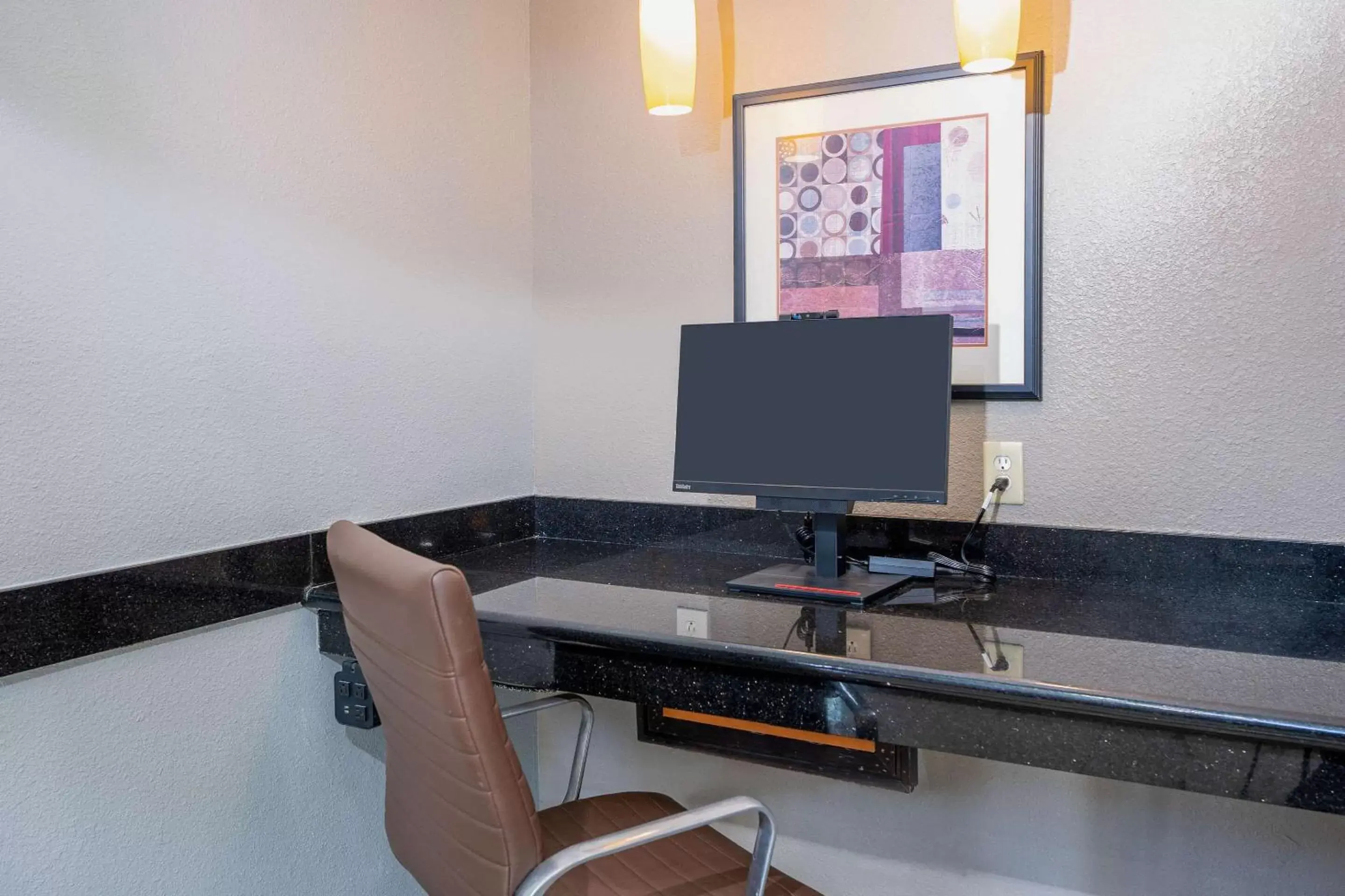 Business facilities, TV/Entertainment Center in Quality Suites NE Indianapolis Fishers