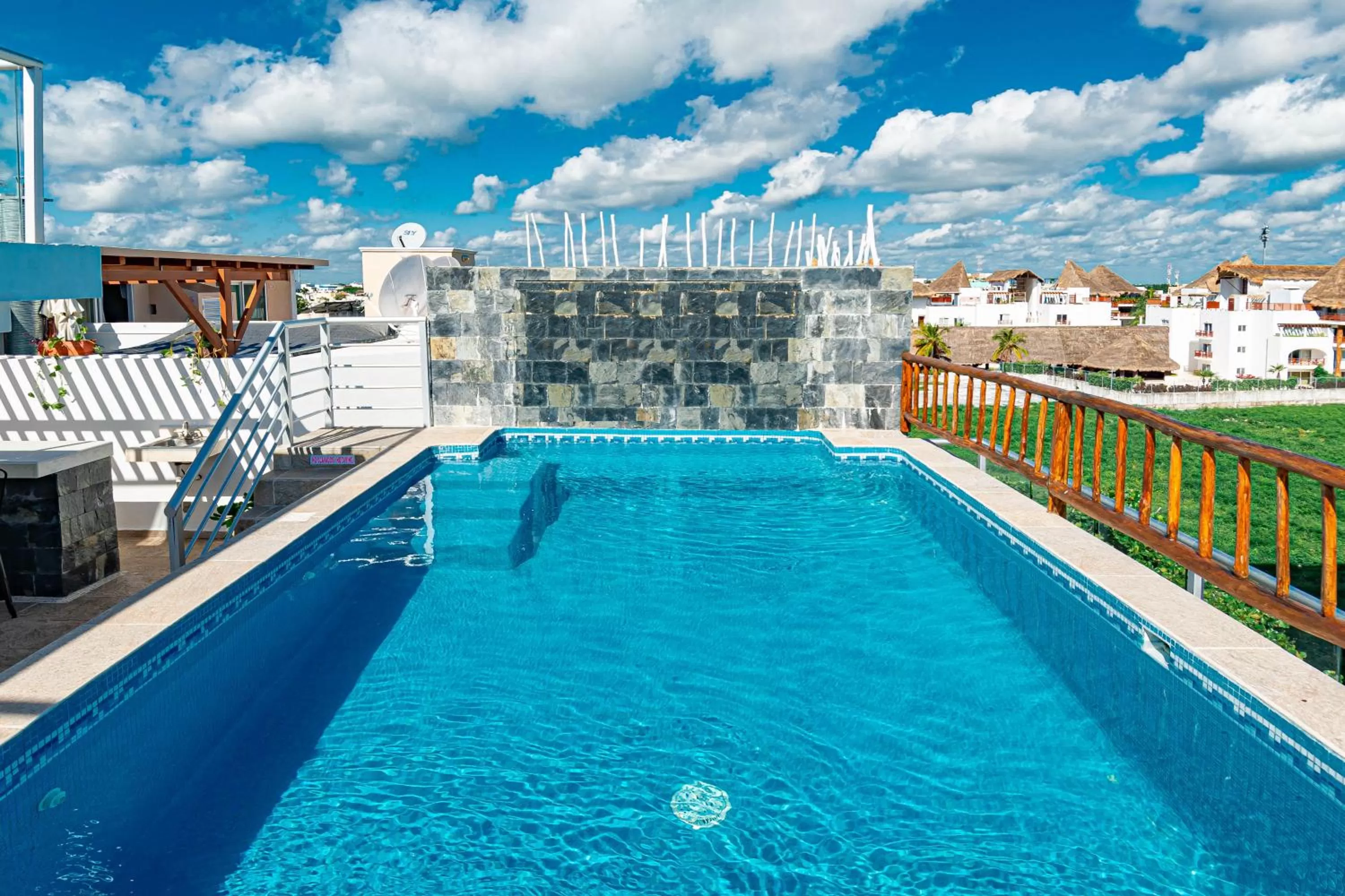 Swimming Pool in Hotel Boutique Rato 10