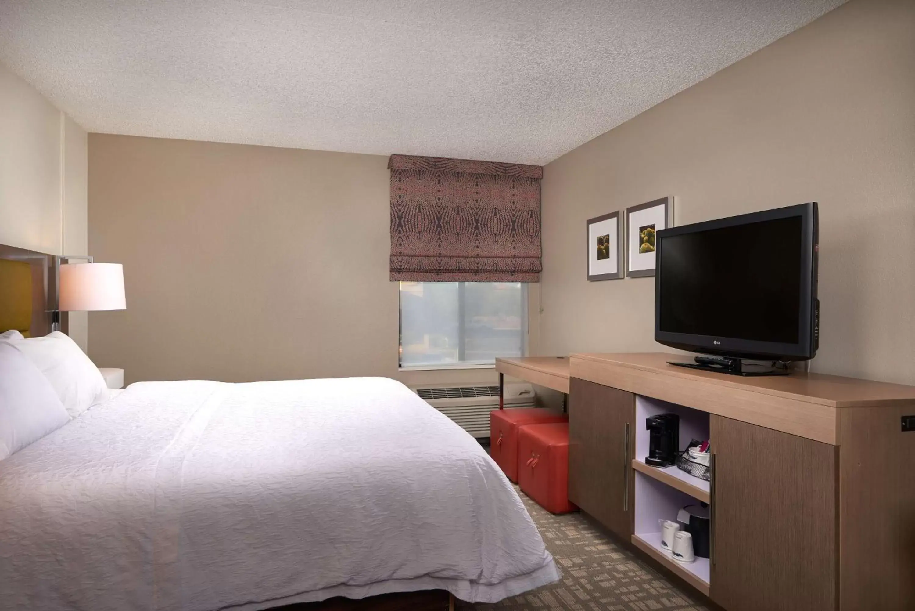 Bedroom, Bed in Hampton Inn Phoenix/Anthem