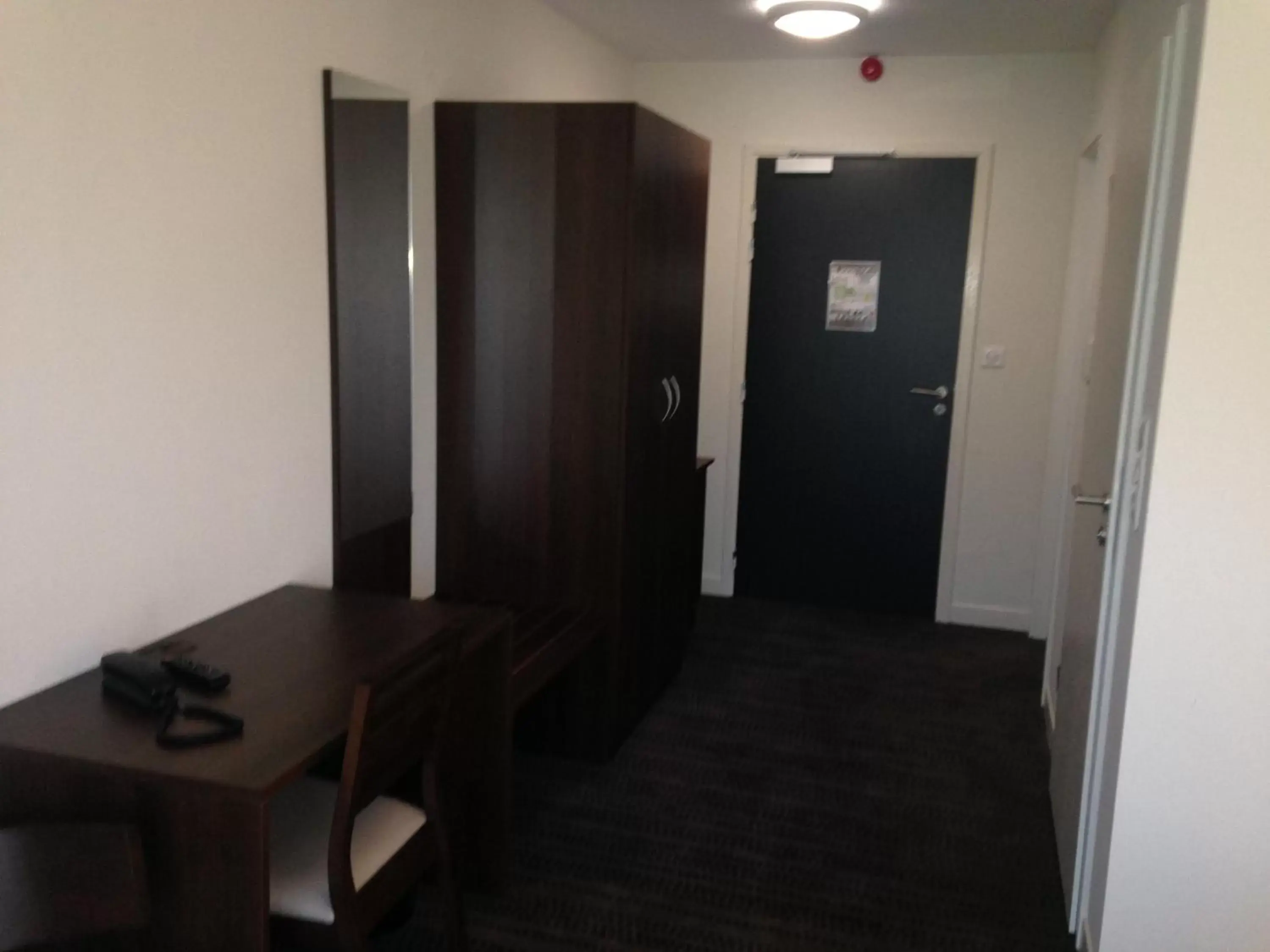 Photo of the whole room, TV/Entertainment Center in Hotel - Restaurant La Claire Forêt