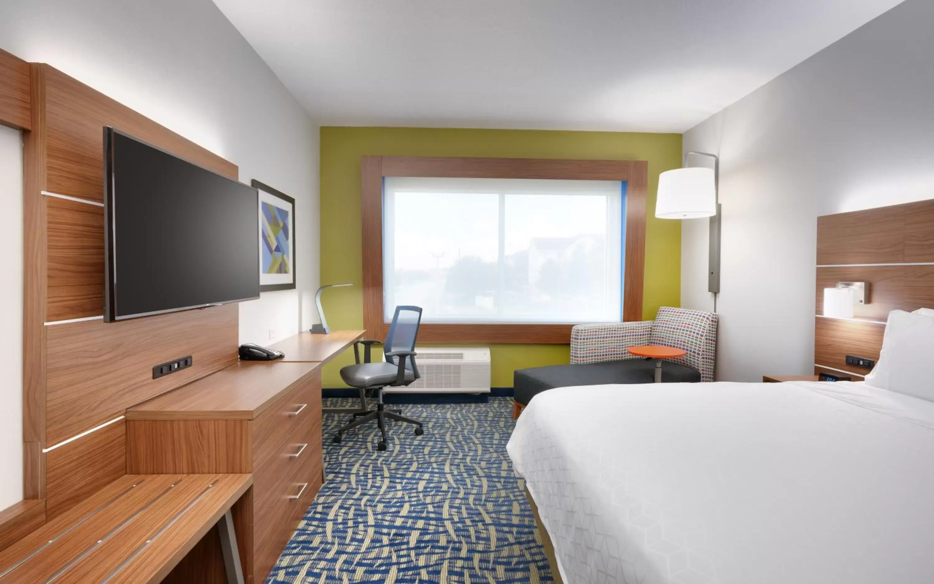Photo of the whole room, TV/Entertainment Center in Holiday Inn Express & Suites - Gainesville I-75, an IHG Hotel