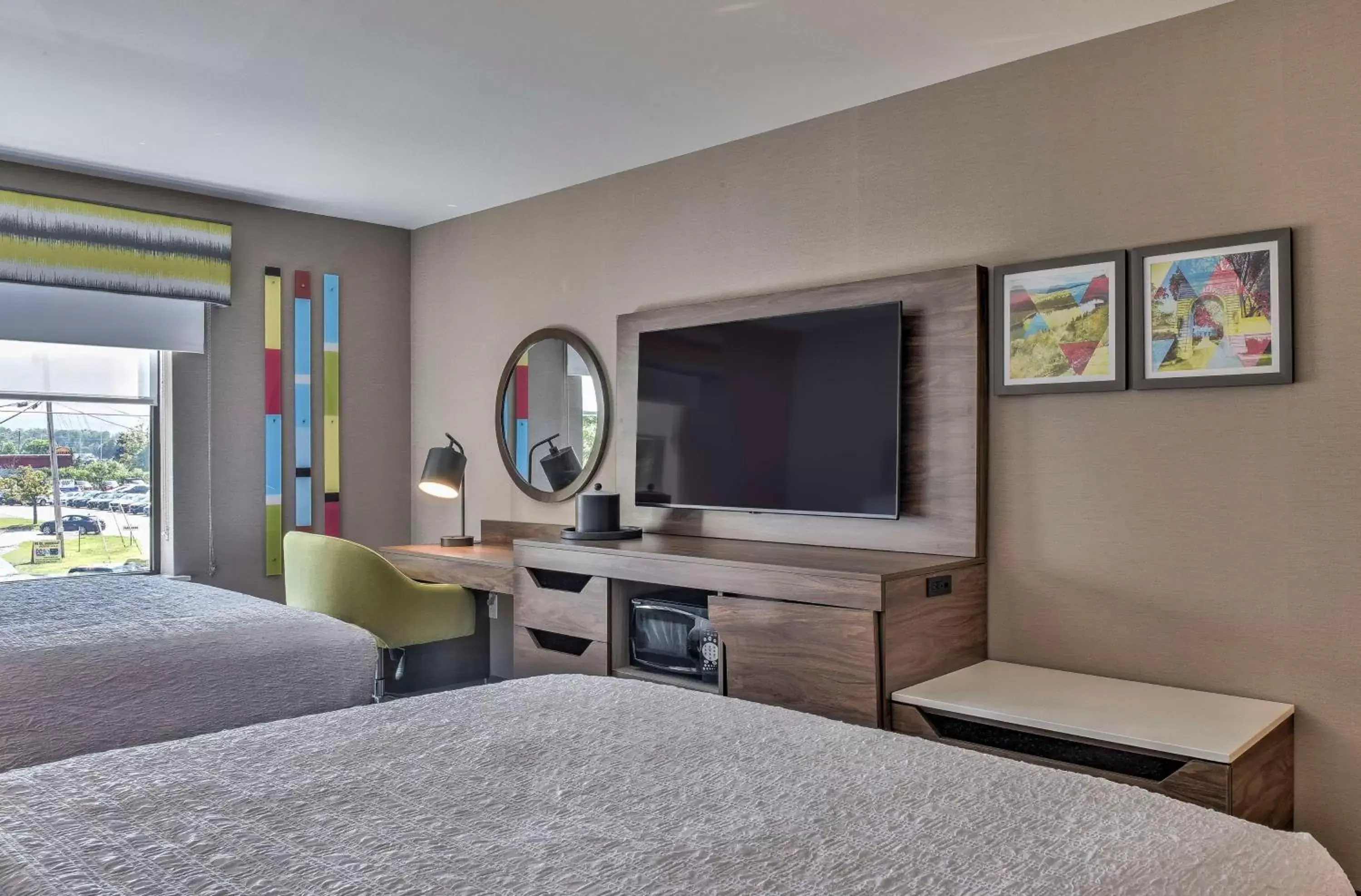 Bedroom, TV/Entertainment Center in Hampton Inn & Suites Keene