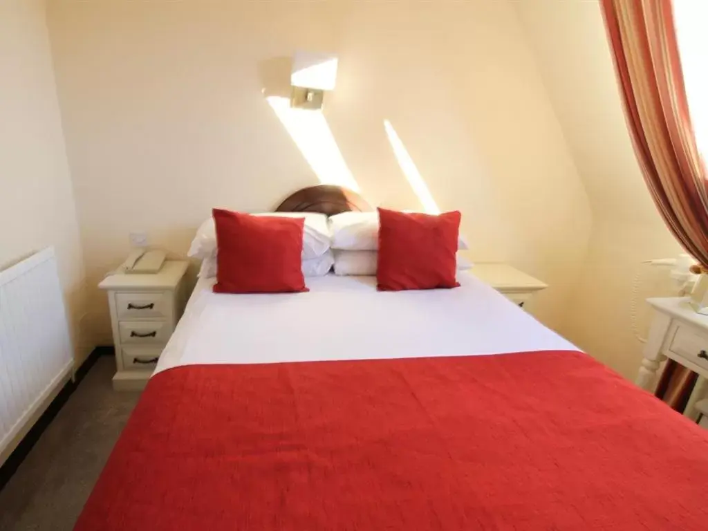 Bedroom, Bed in Pilgrims Hotel