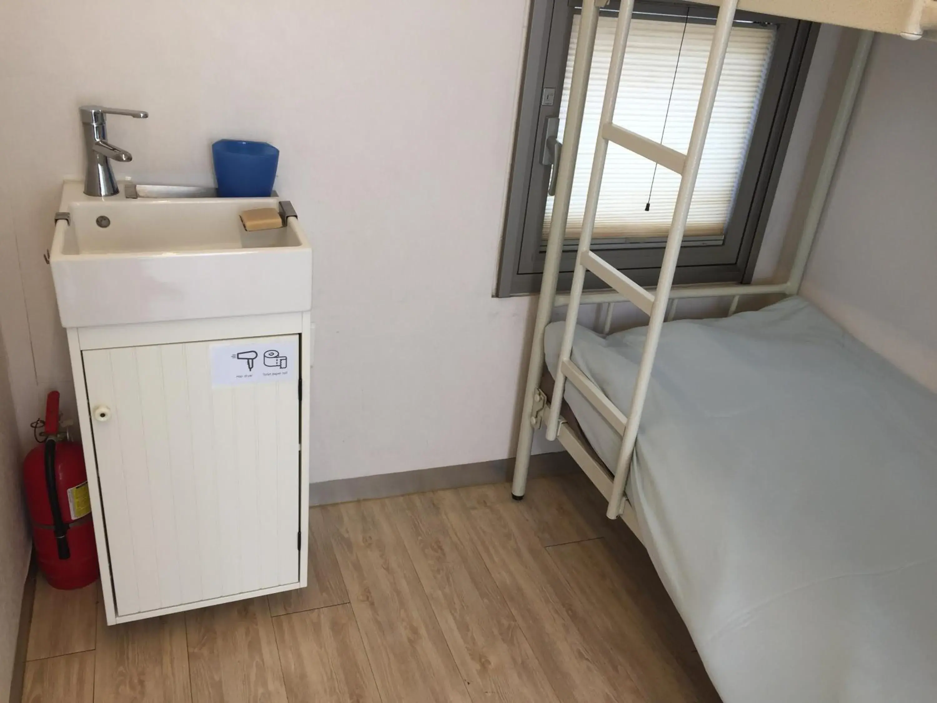 Bedroom, Kitchen/Kitchenette in Inside Busan Hostel