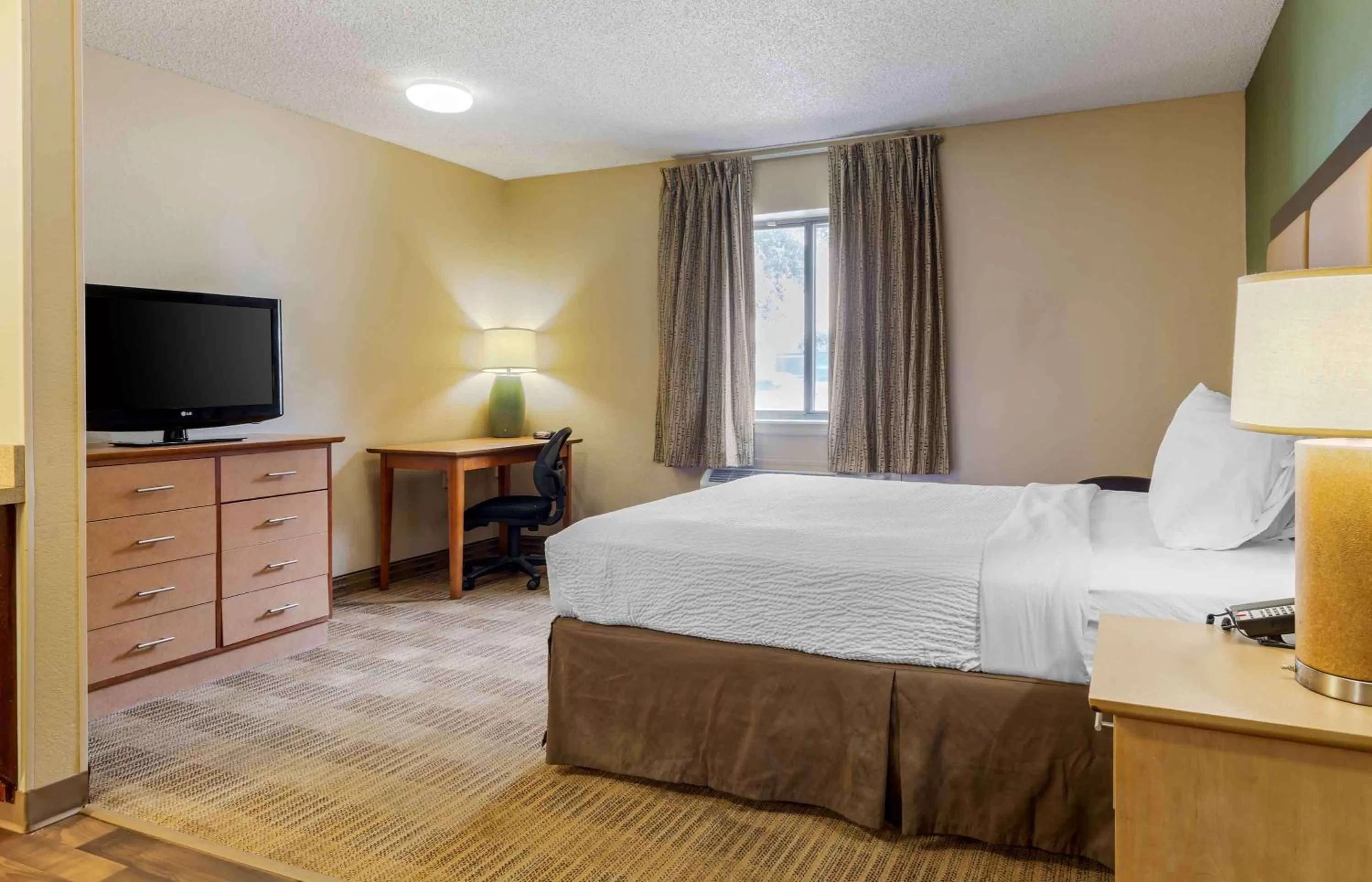Bedroom, Bed in Extended Stay America Select Suites - Memphis - Cordova