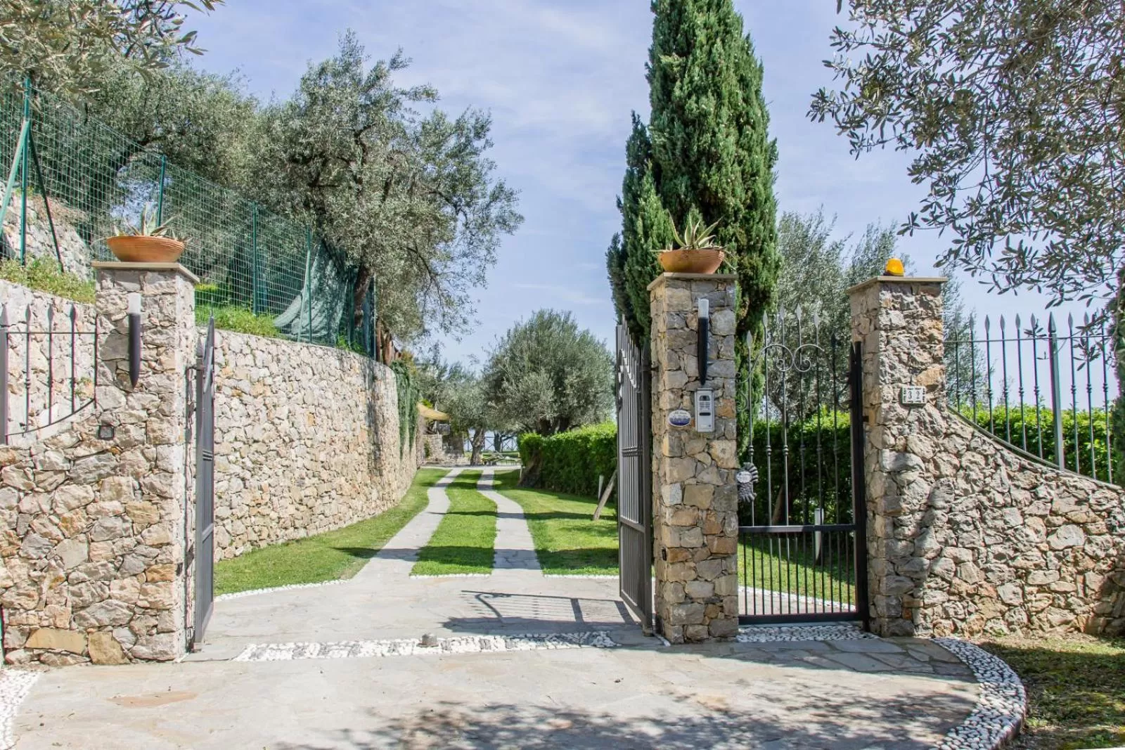 Garden in Villa Degli Ulivi B&B